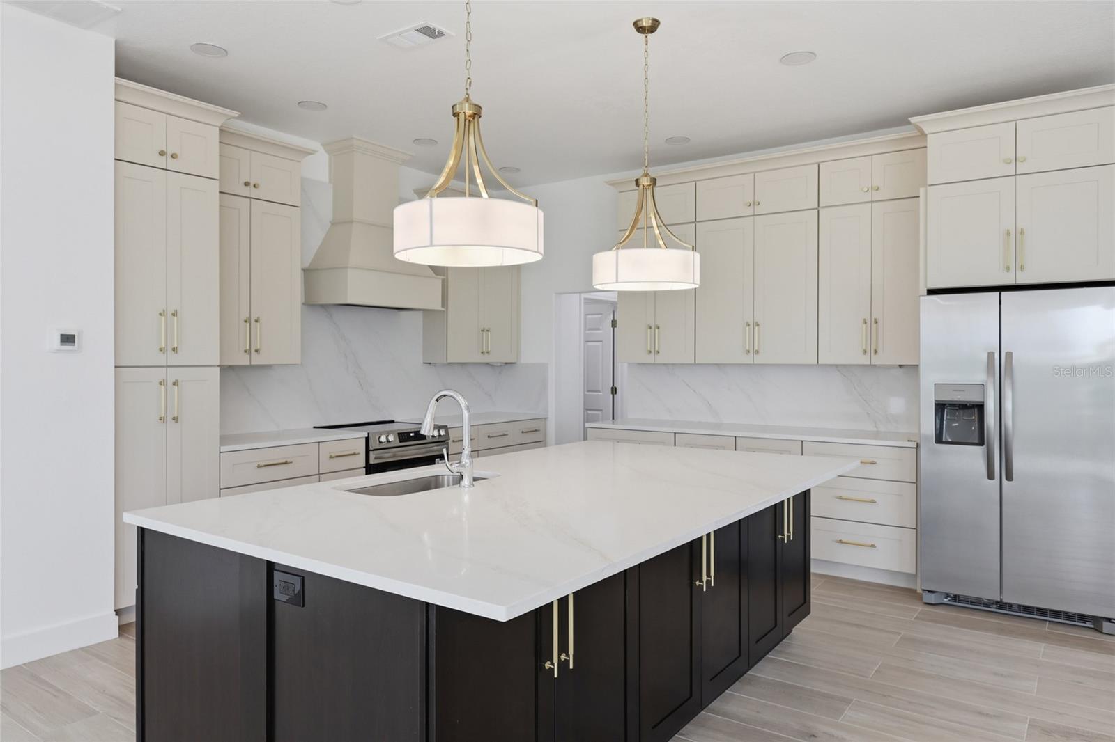 PELICAN POINTE GOLF & COUNTRY CLUB - Residential