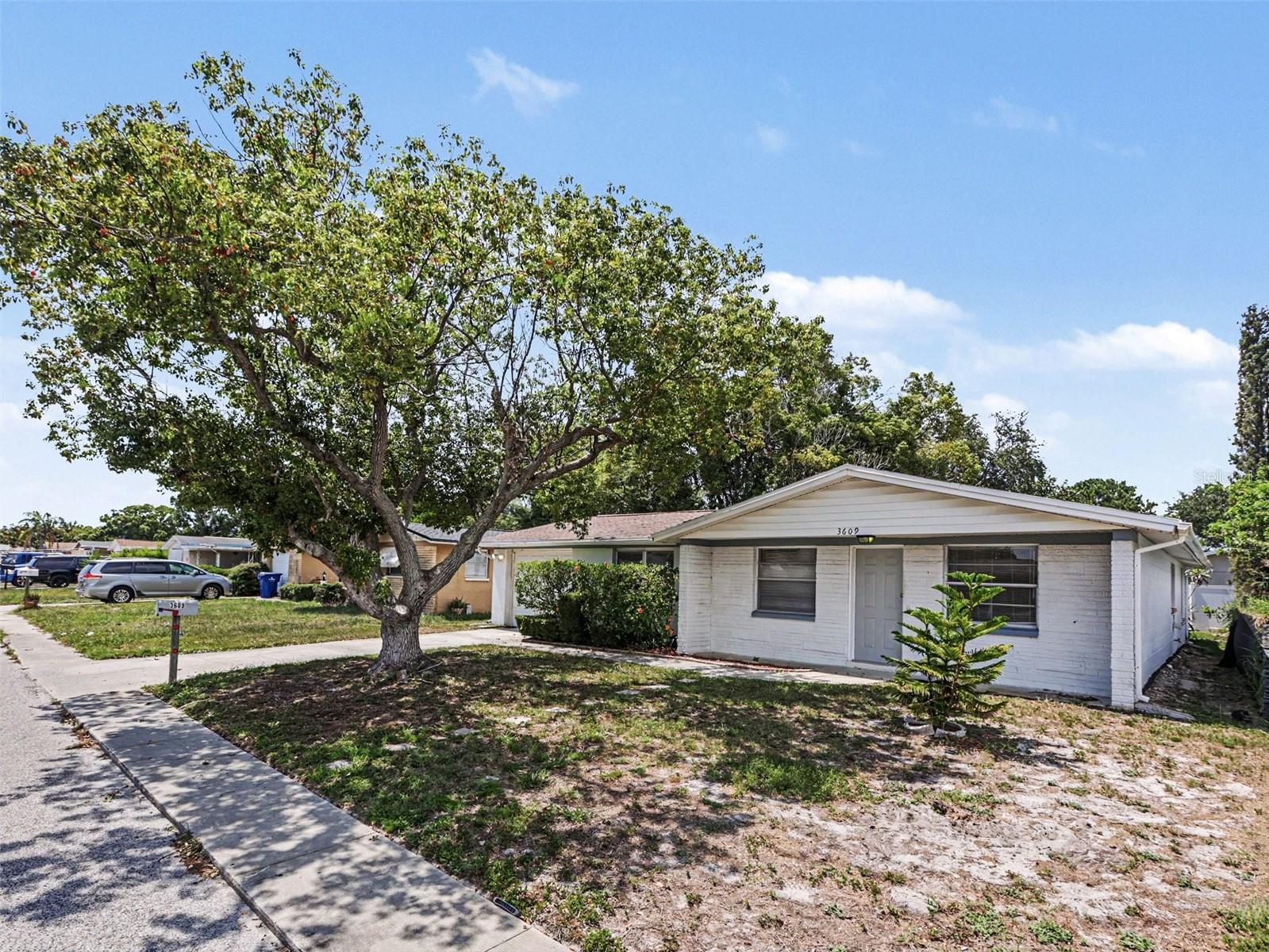 ALOHA GARDENS - Residential