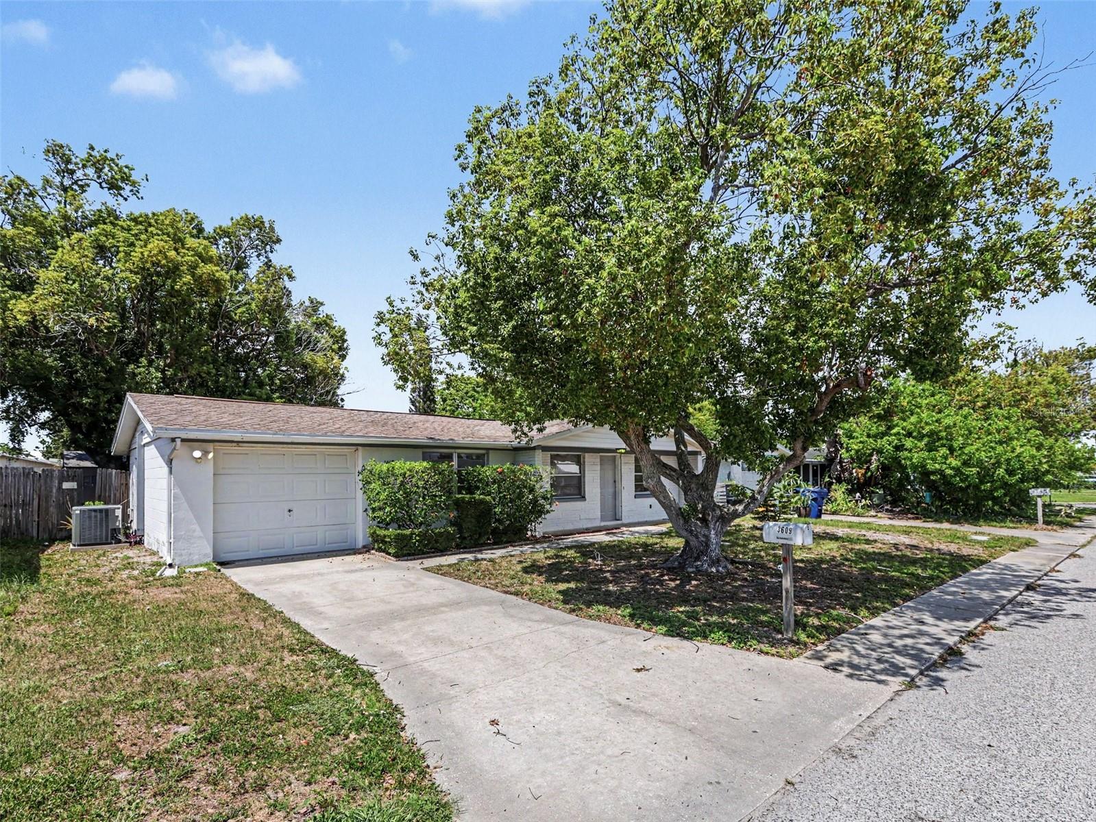 ALOHA GARDENS - Residential