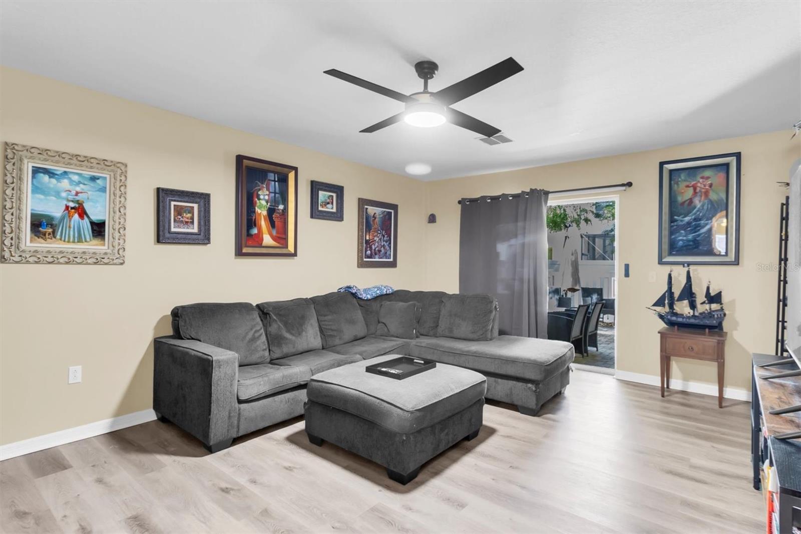 THOUSAND OAKS EAST PH V - Residential