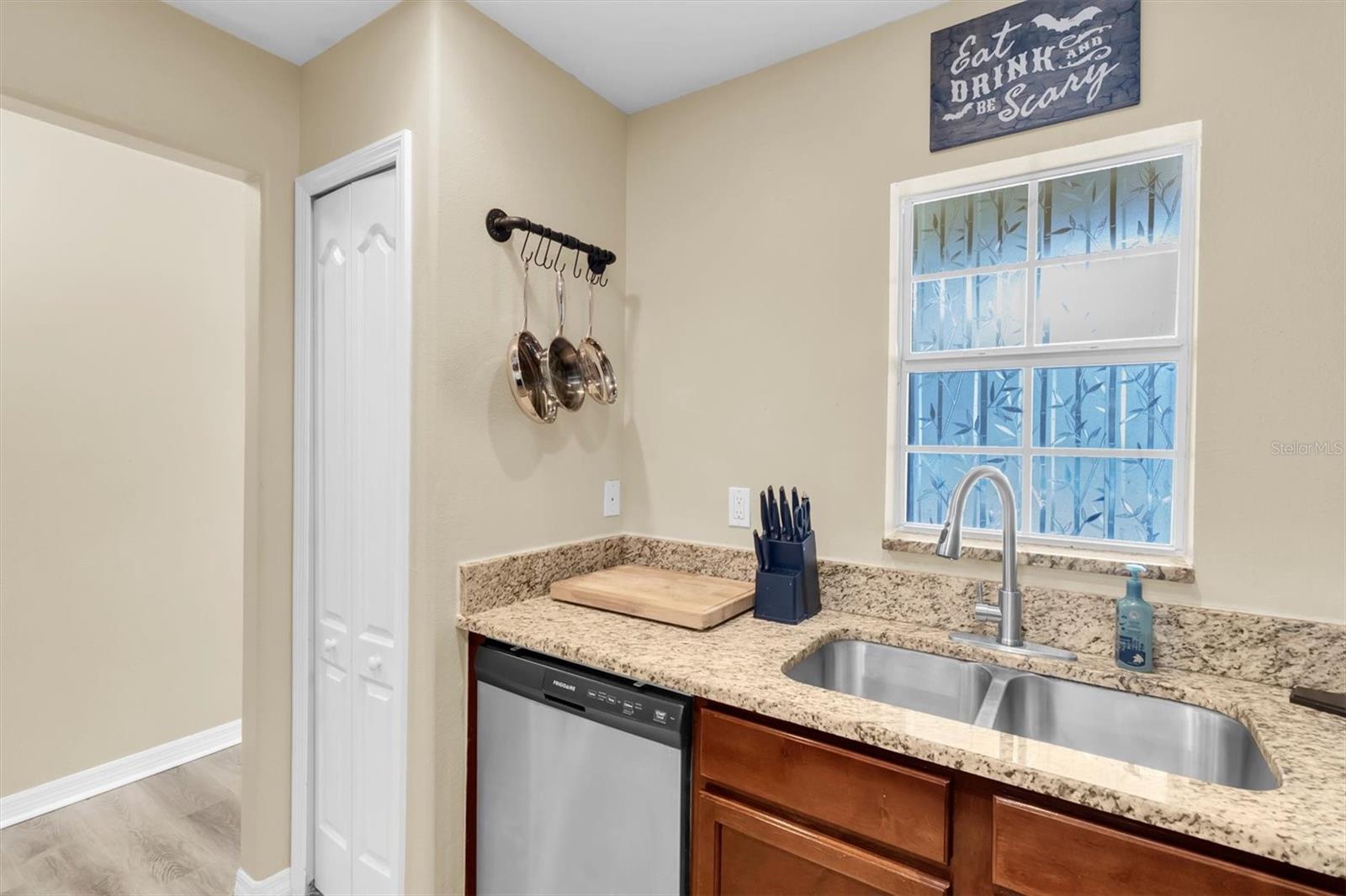 THOUSAND OAKS EAST PH V - Residential