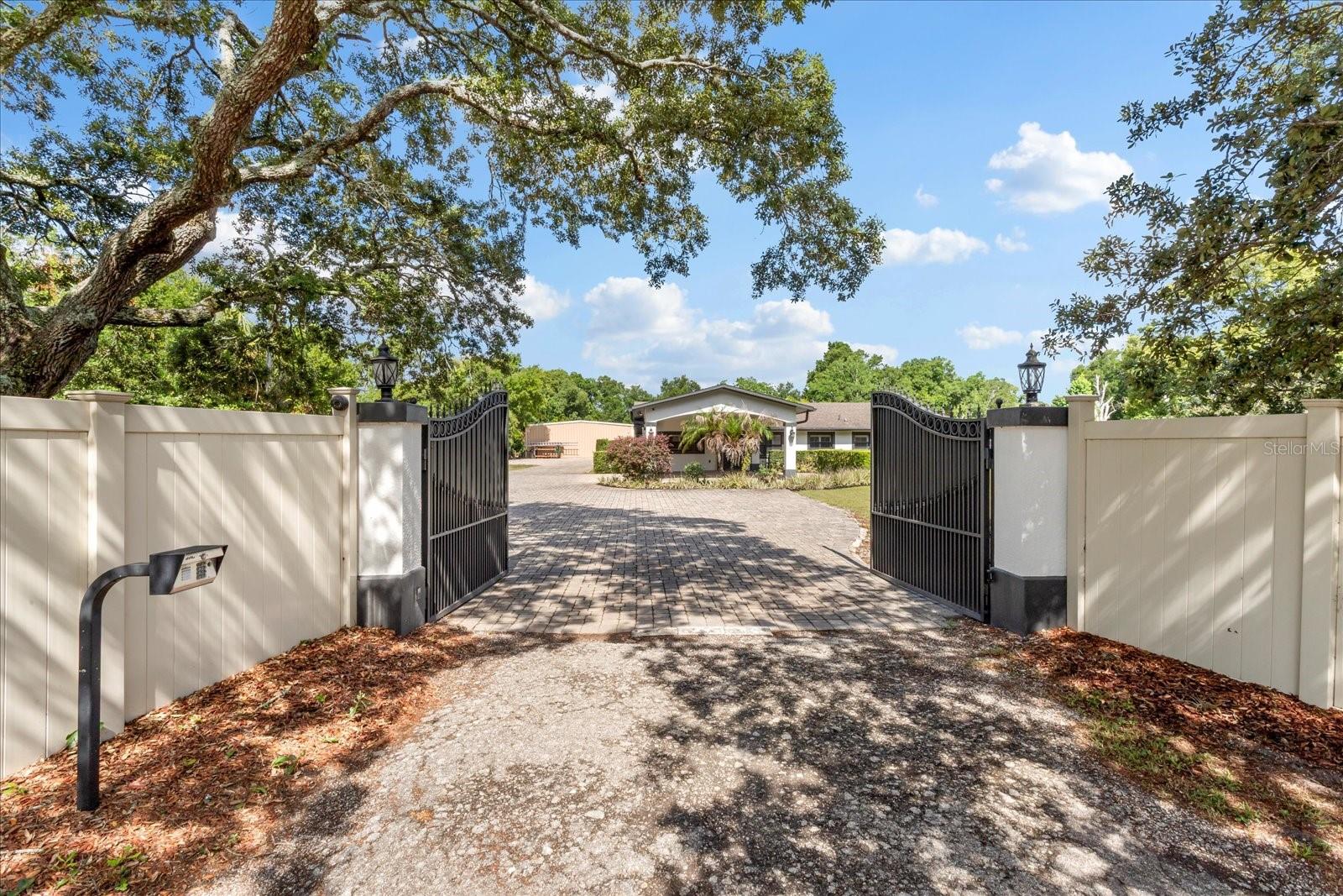 MCNEILS ORANGE VILLA - Residential