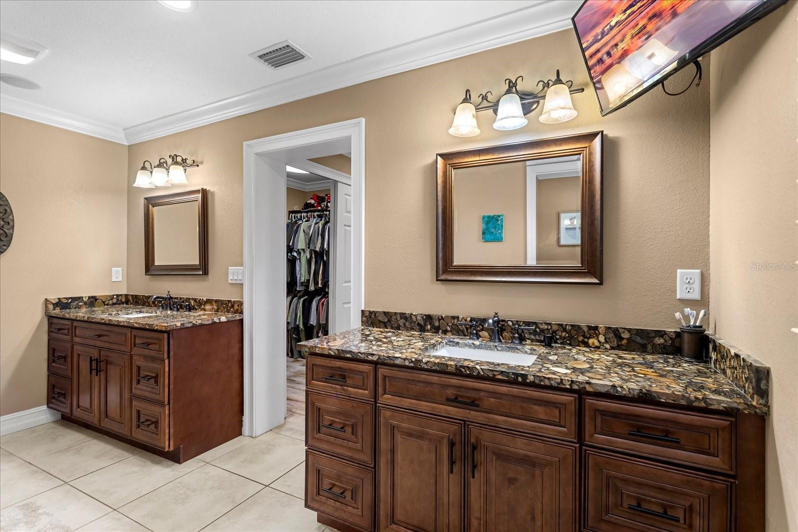 MCNEILS ORANGE VILLA - Residential