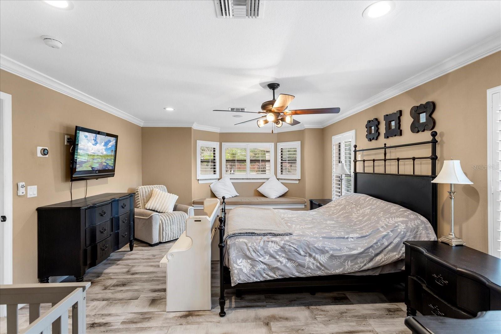 MCNEILS ORANGE VILLA - Residential