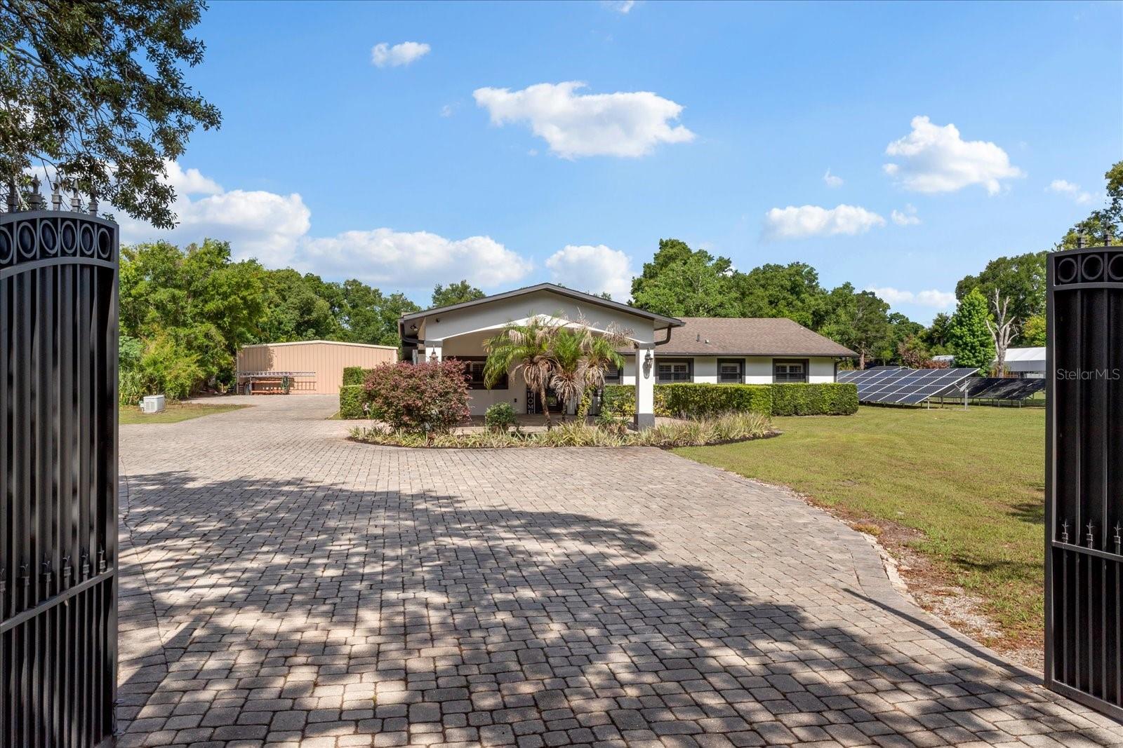 MCNEILS ORANGE VILLA - Residential