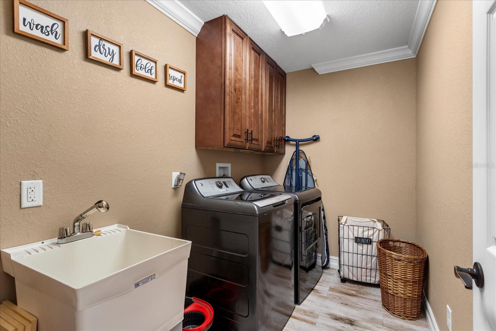 MCNEILS ORANGE VILLA - Residential