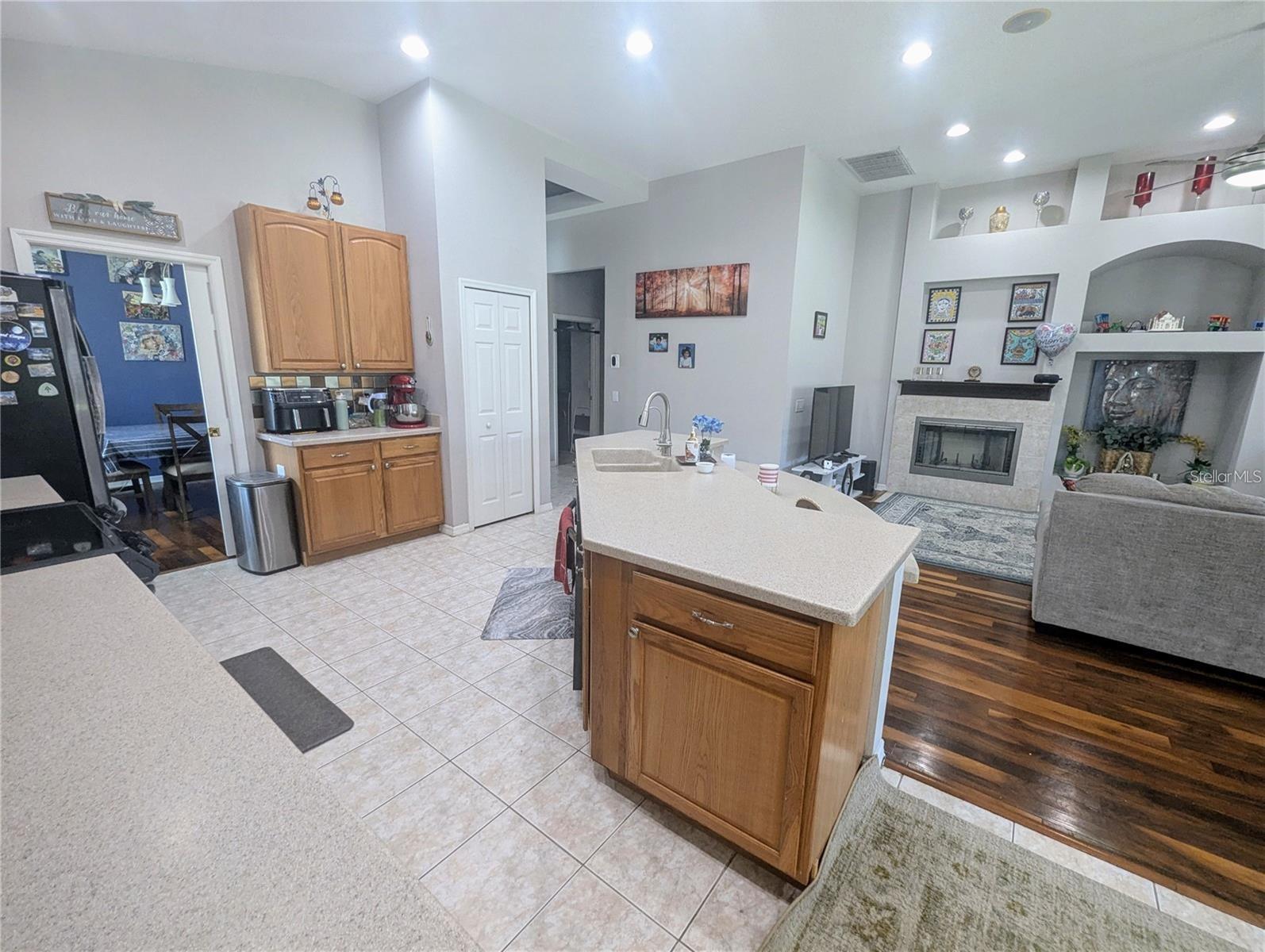 MANDOLIN PH 1 - Residential Lease