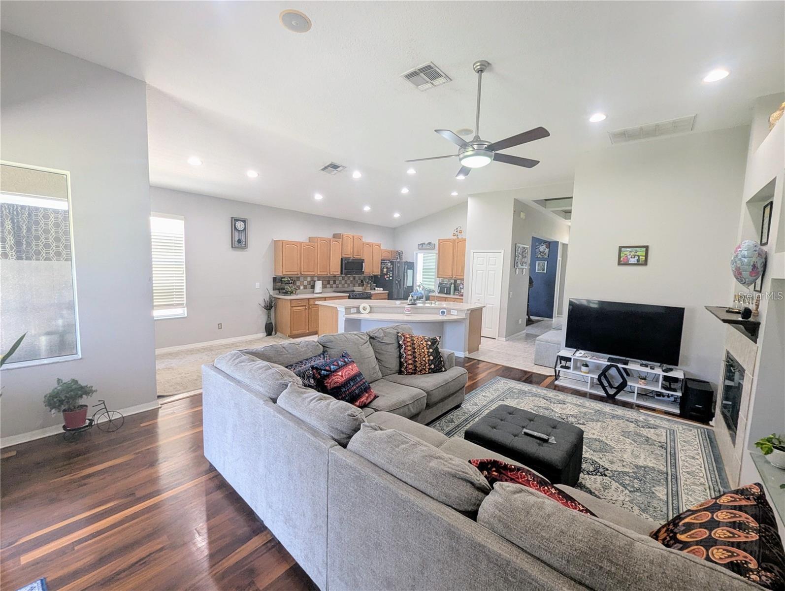 MANDOLIN PH 1 - Residential Lease