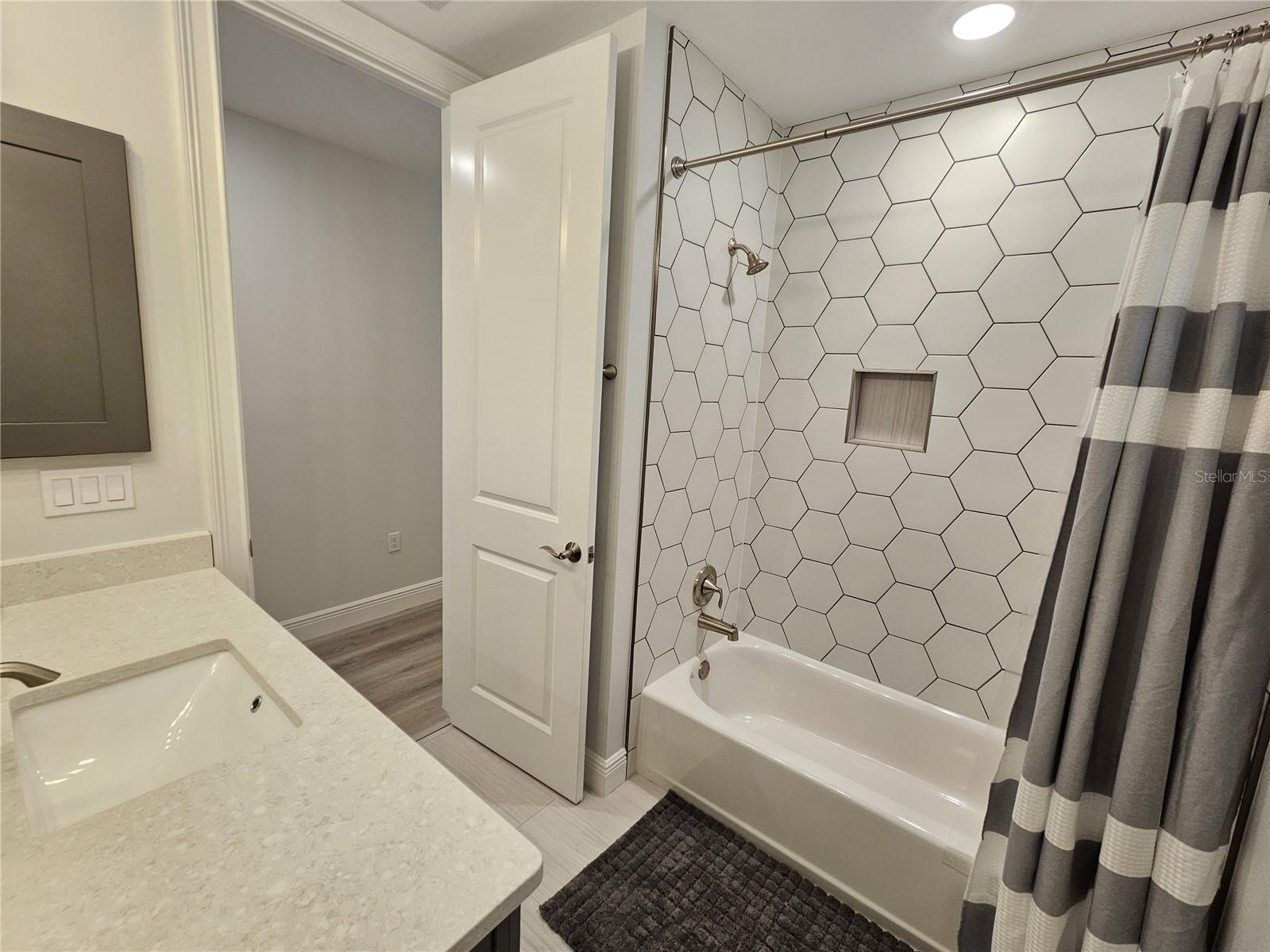 PORTO VISTA C - Residential Lease