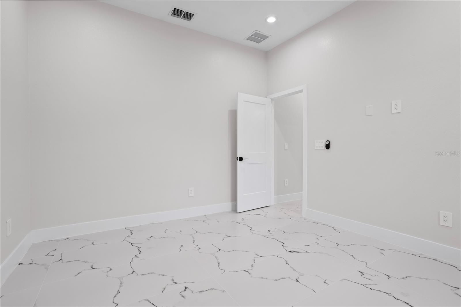 ROYAL TRAILS UNIT 01 - Residential