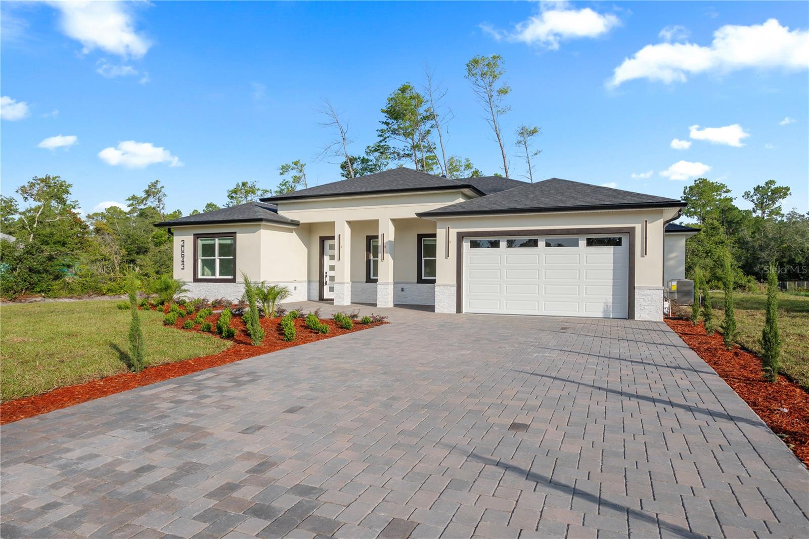 ROYAL TRAILS UNIT 01 - Residential