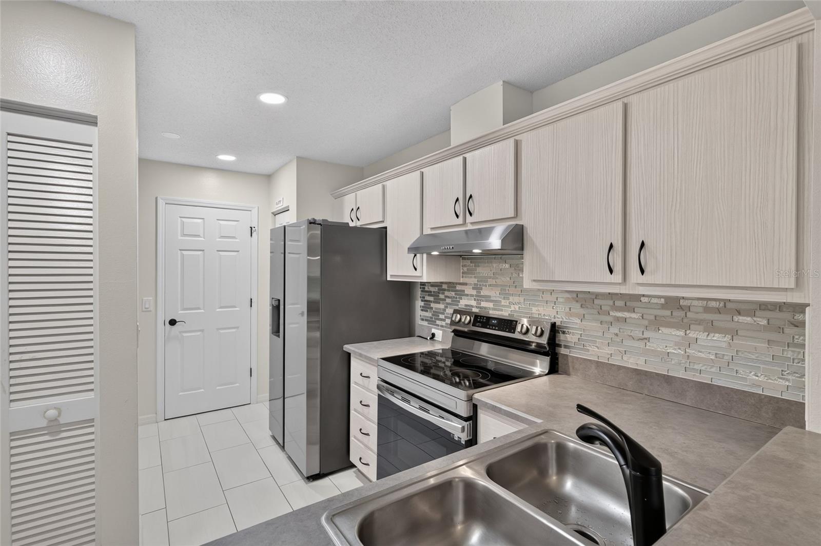 MAGNOLIA GARDEN VILLAS OR 1412/521 - Residential