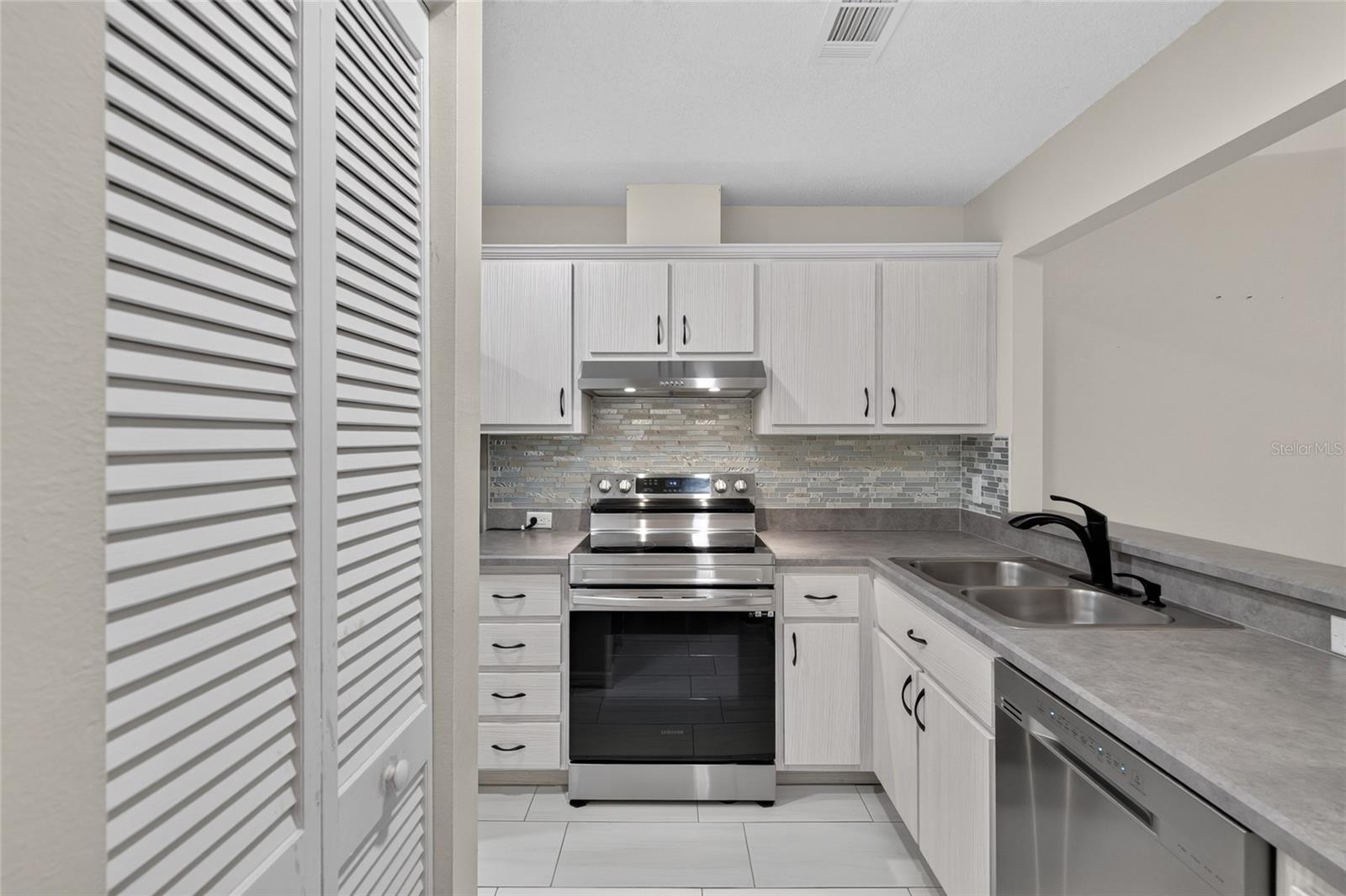 MAGNOLIA GARDEN VILLAS OR 1412/521 - Residential