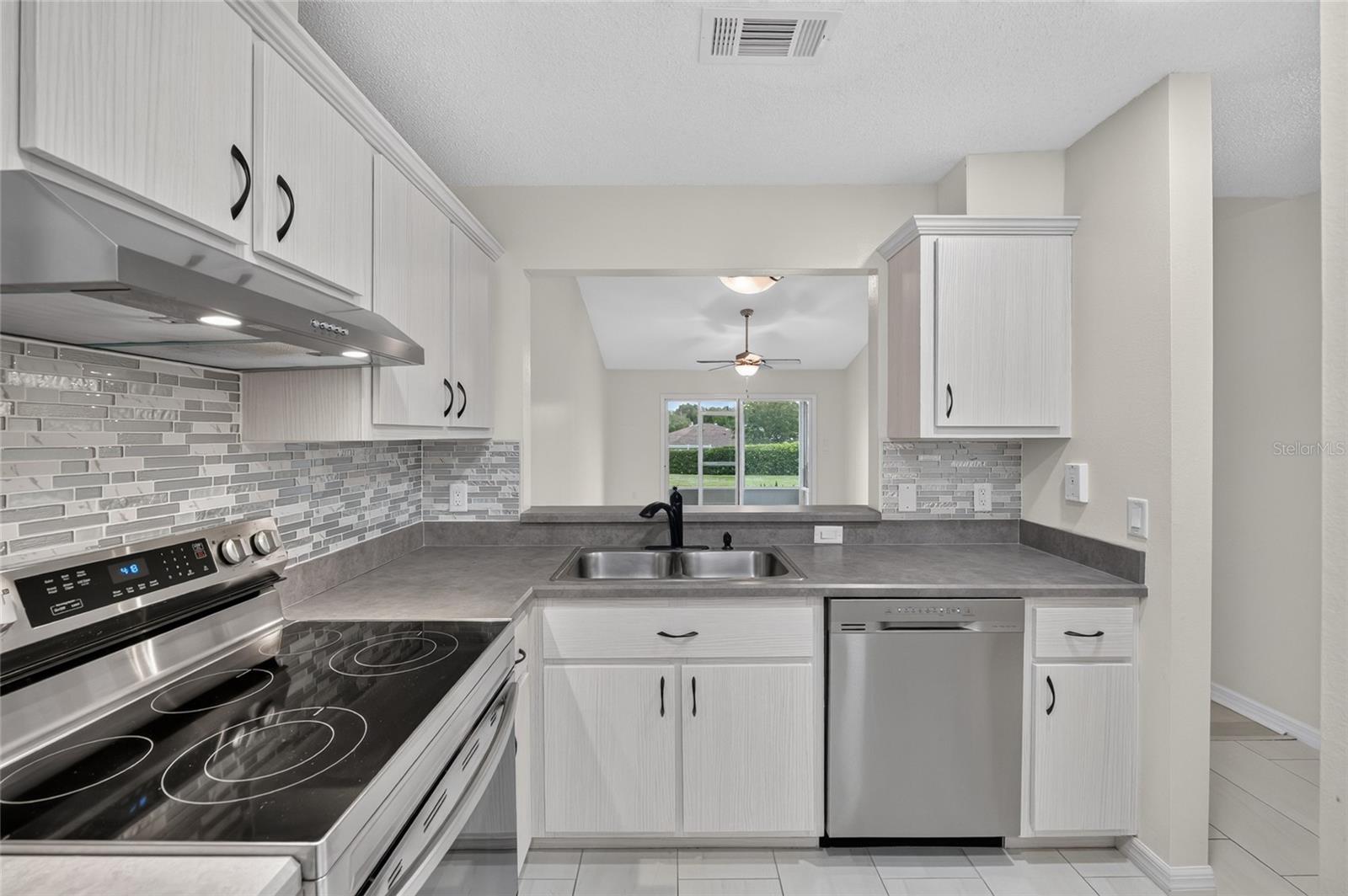 MAGNOLIA GARDEN VILLAS OR 1412/521 - Residential