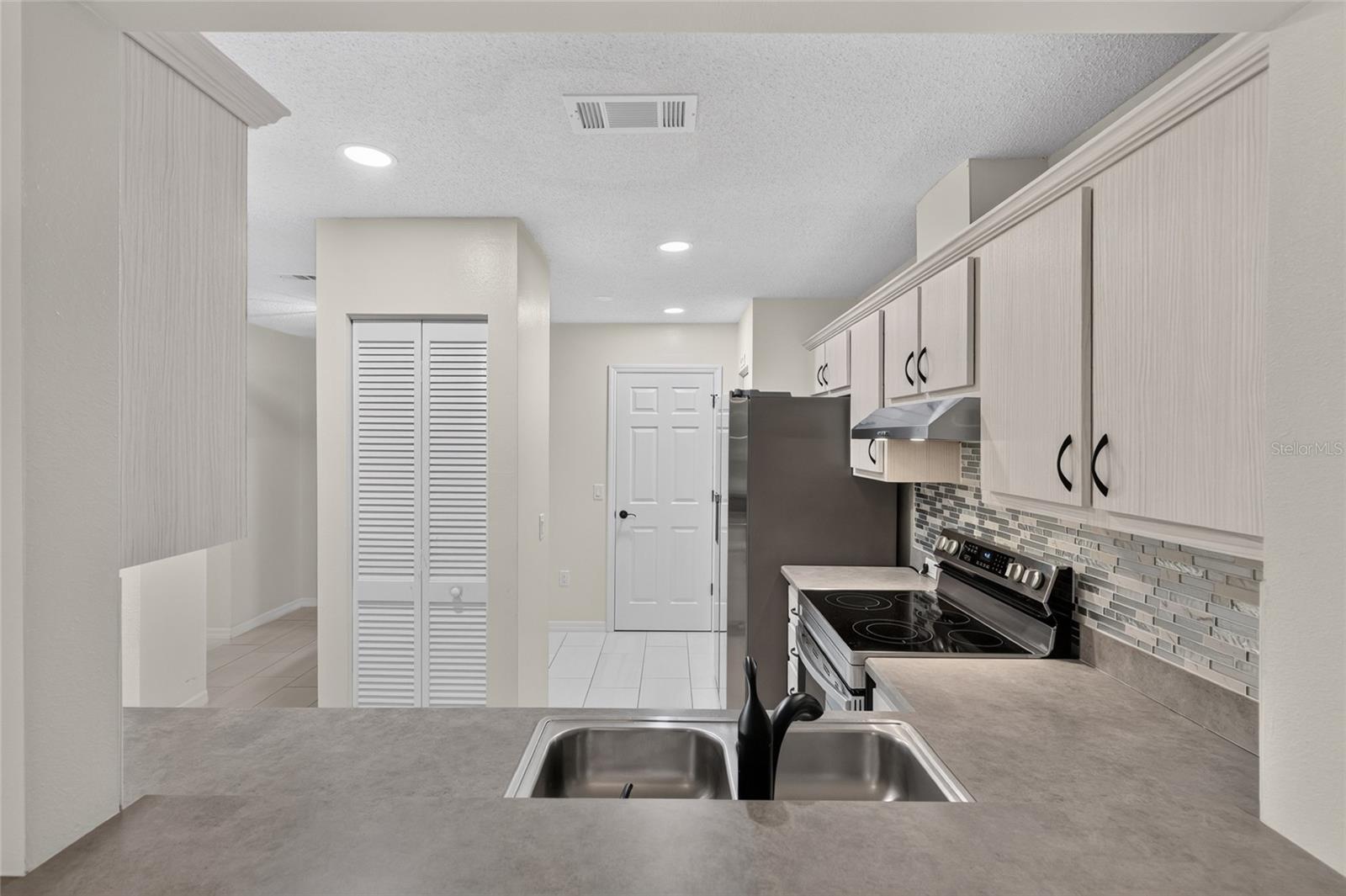 MAGNOLIA GARDEN VILLAS OR 1412/521 - Residential
