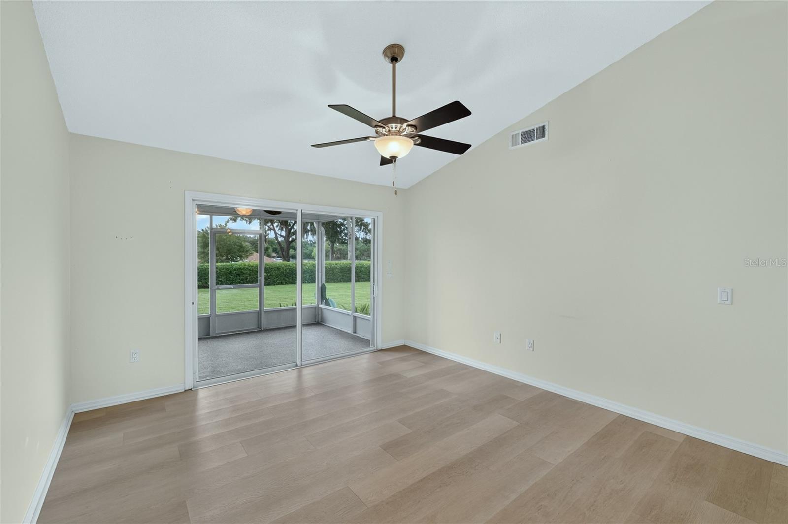 MAGNOLIA GARDEN VILLAS OR 1412/521 - Residential