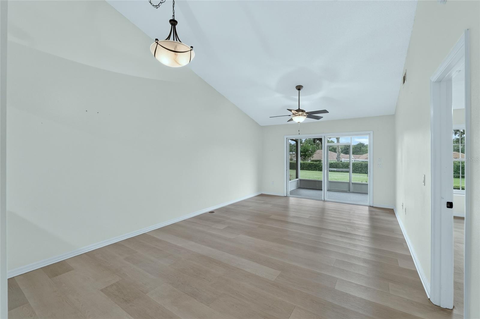 MAGNOLIA GARDEN VILLAS OR 1412/521 - Residential