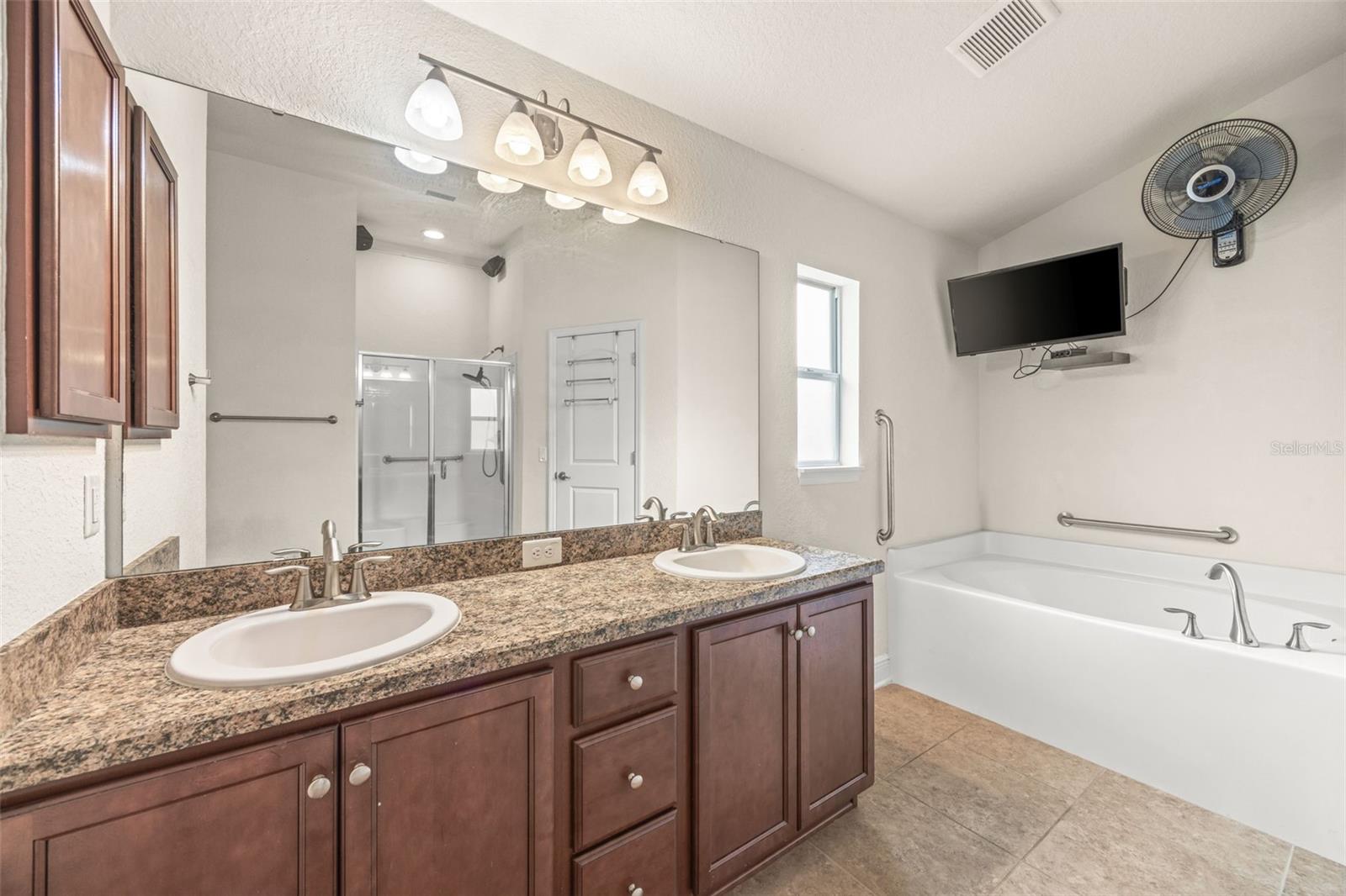 AYERSWORTH GLEN - Residential