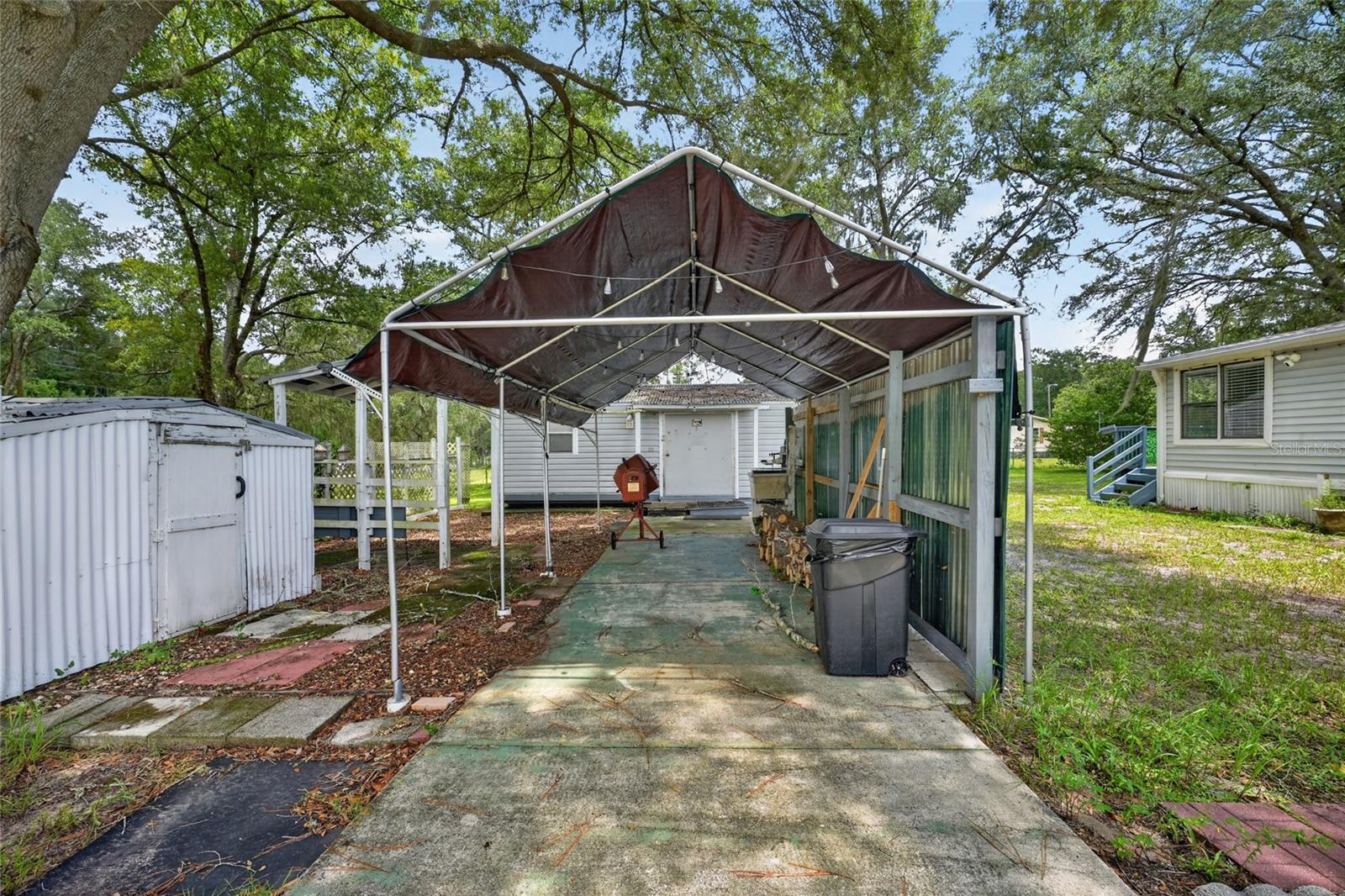 LAKE TROPICANA RANCHETTES - Residential