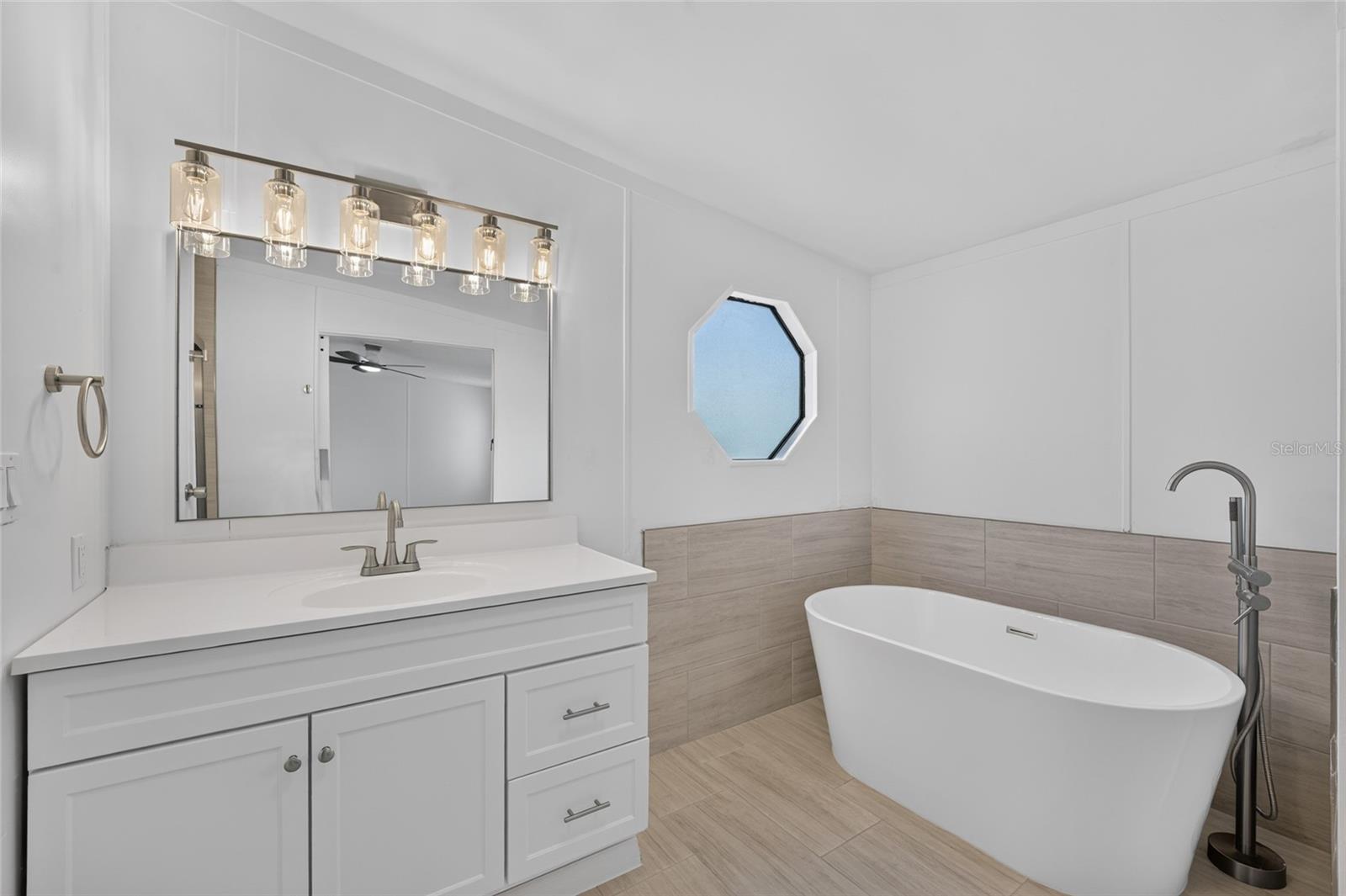 LAKE TROPICANA RANCHETTES - Residential