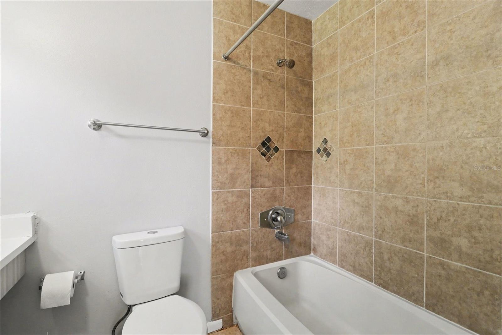 LIME TREE VILLAGE - Residential Lease