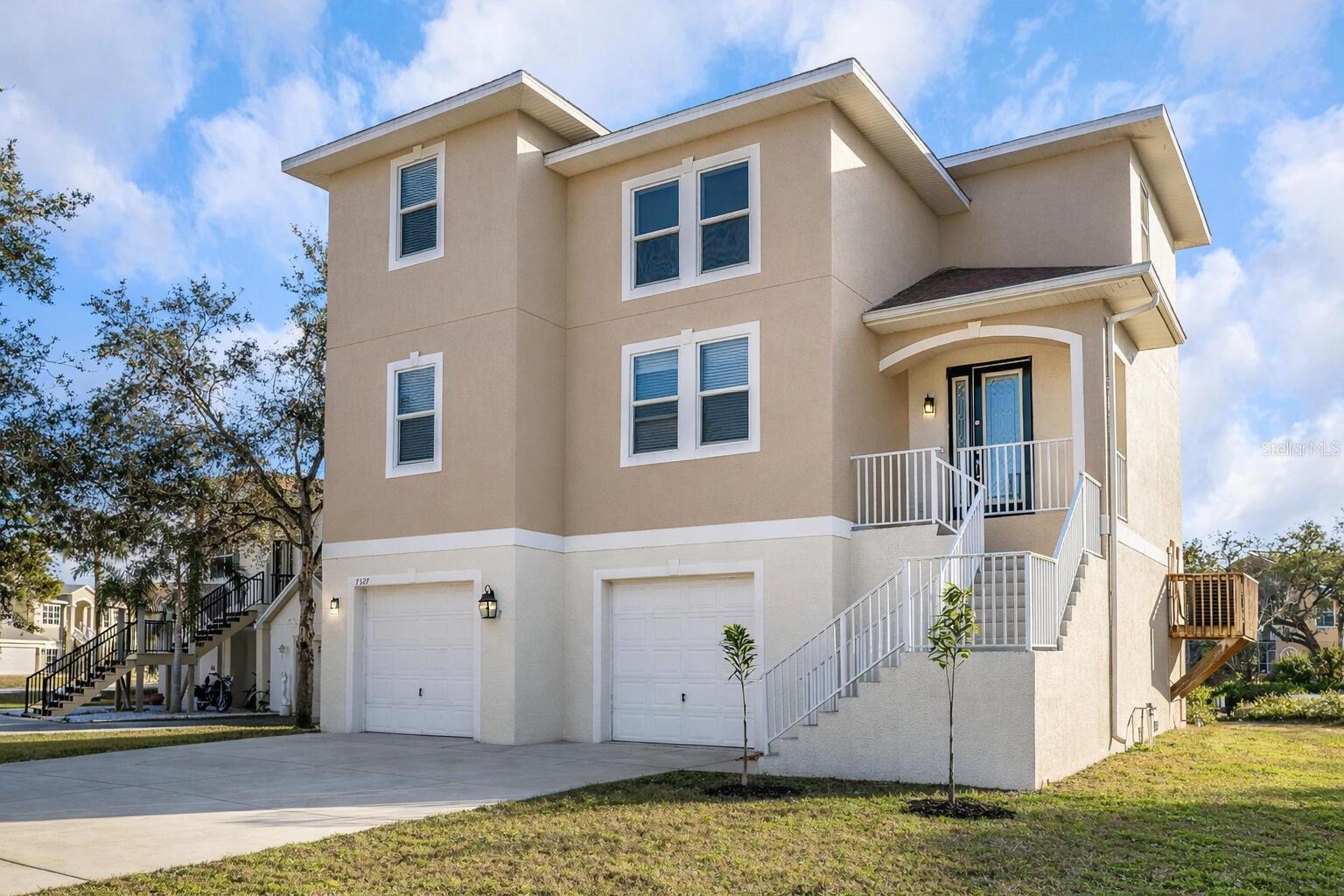 OYSTER BAYOU - Residential