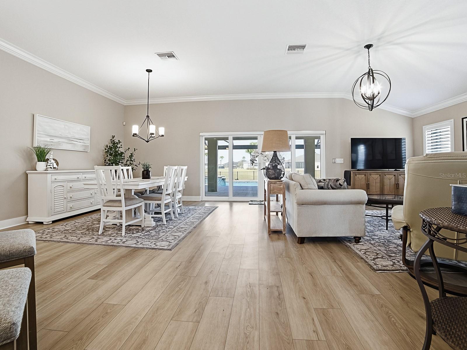 VILLAGES/SOUTHERN OAKS UN 206 - Residential