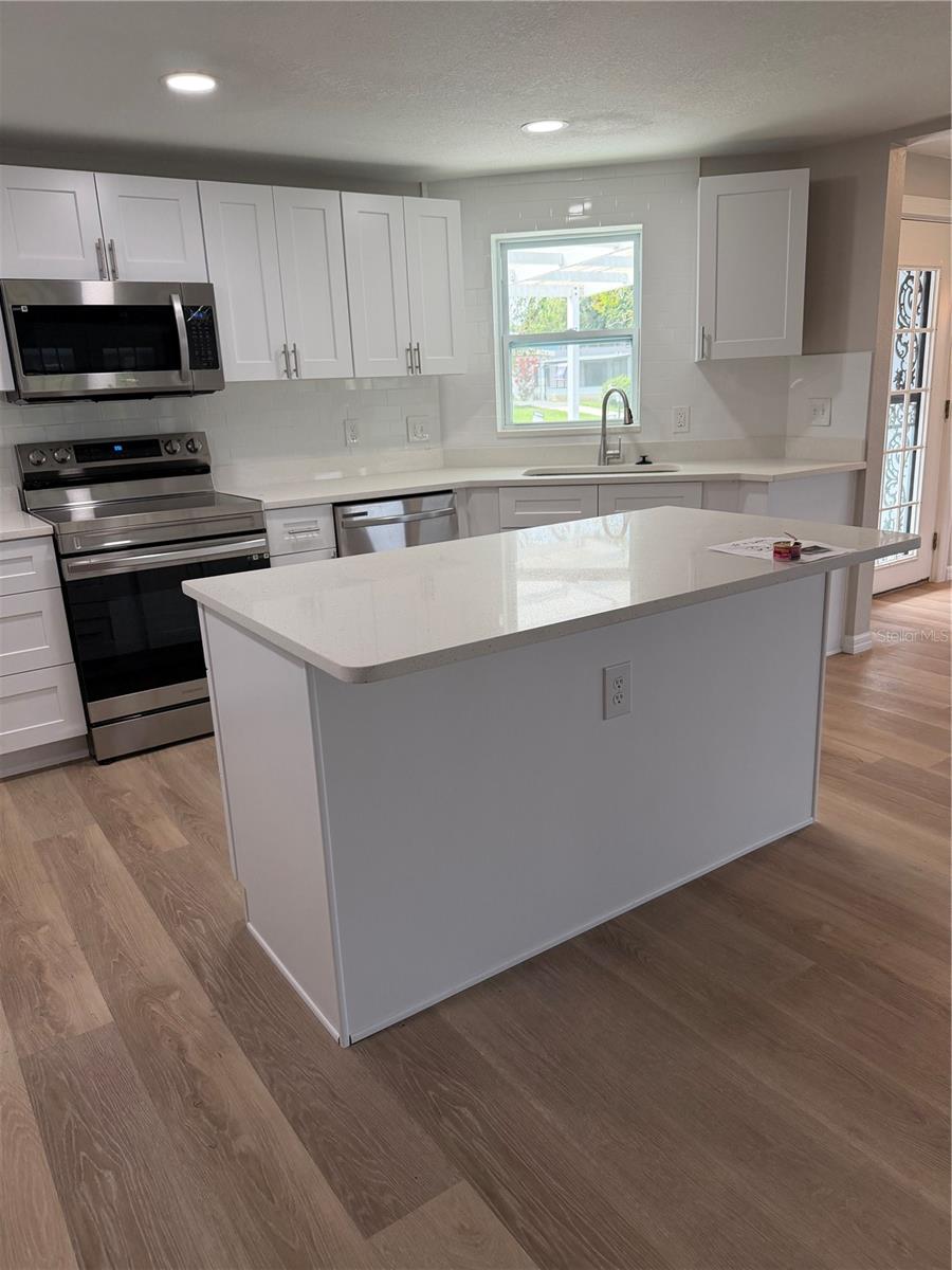 ZELLWOOD STATION - Residential