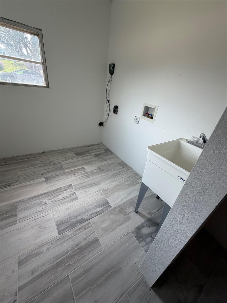 ZELLWOOD STATION - Residential