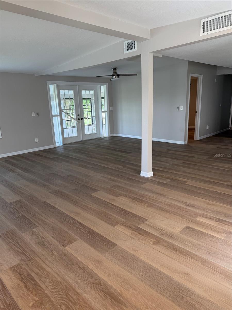 ZELLWOOD STATION - Residential