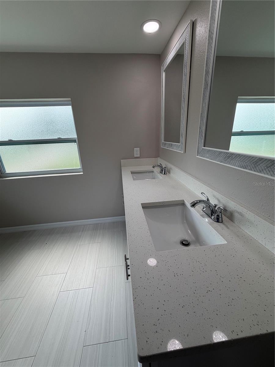ZELLWOOD STATION - Residential