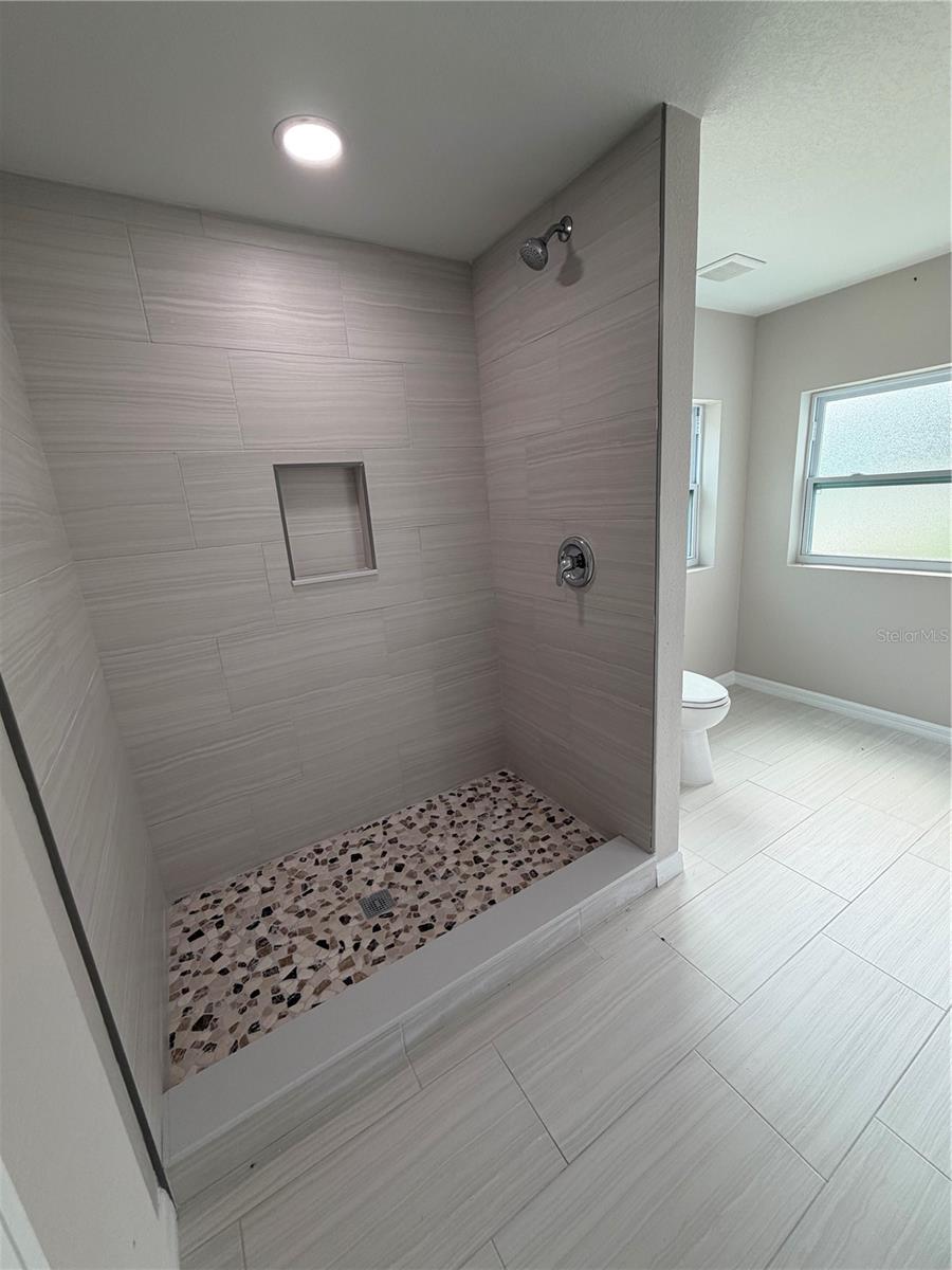 ZELLWOOD STATION - Residential