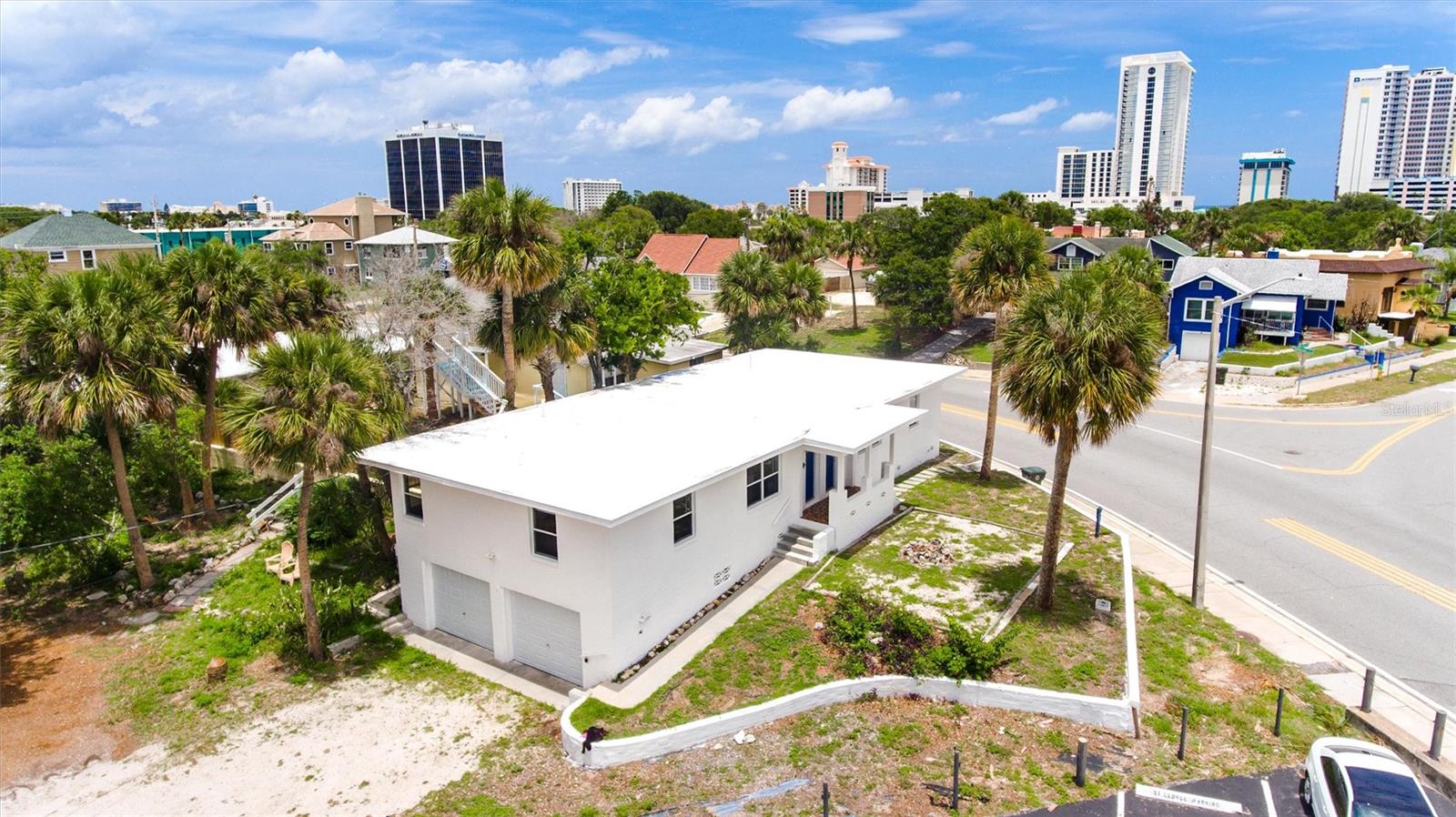 Rare opportunity to own an updated duplex just blocks from the World's Most Famous Beach. Each unit offers 2
bedrooms, 1 bathroom, and a private 1-car garage, creating strong appeal for both tenants and owner-occupants.
Major improvements completed in 2026 include a new roof, new flooring throughout, fresh interior paint, and fresh