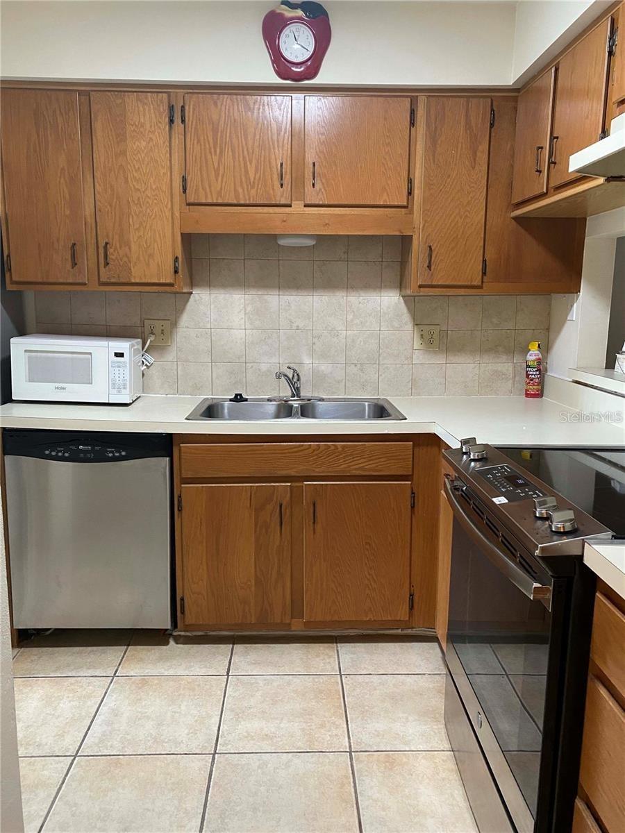 CARIBBEAN VILLAS - Residential Lease