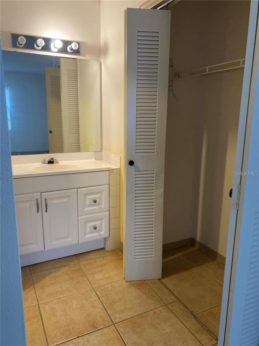 CARIBBEAN VILLAS - Residential Lease