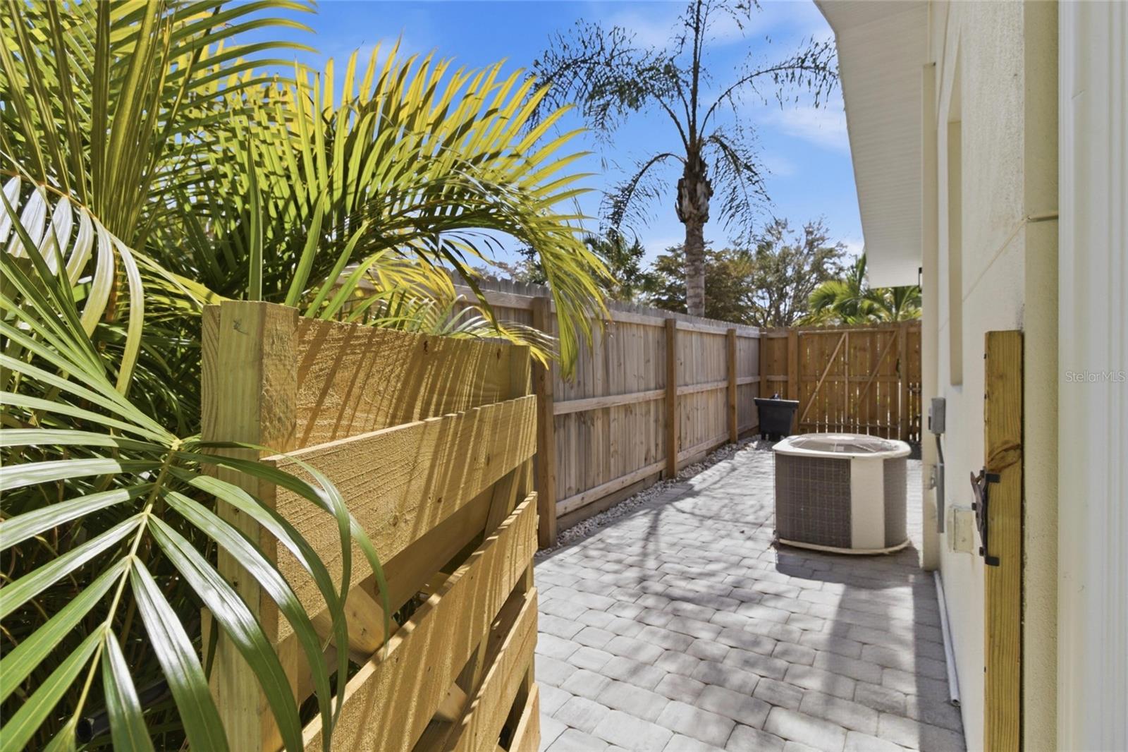 HARBOR OAKS - Residential