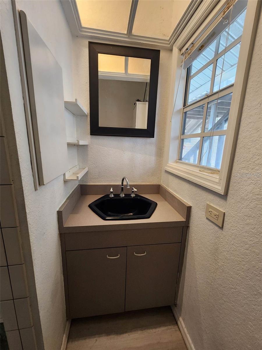 POS SUB OF BLKS G & H - Residential Lease