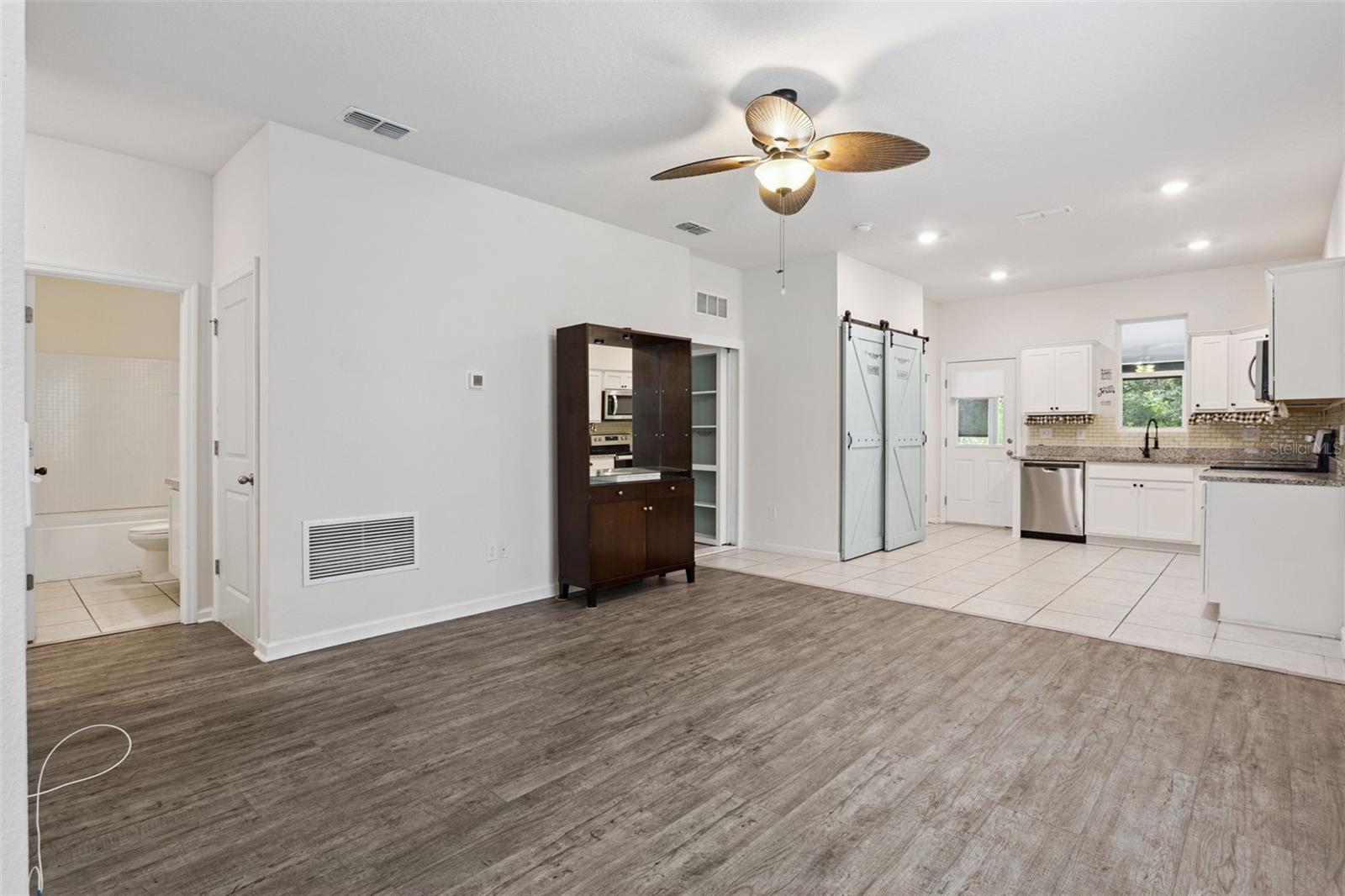 LINCOLN OAKS - Residential