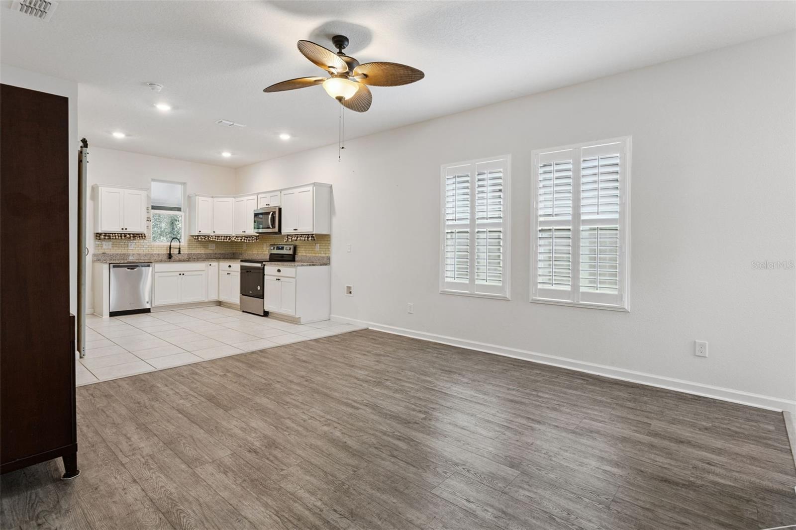 LINCOLN OAKS - Residential