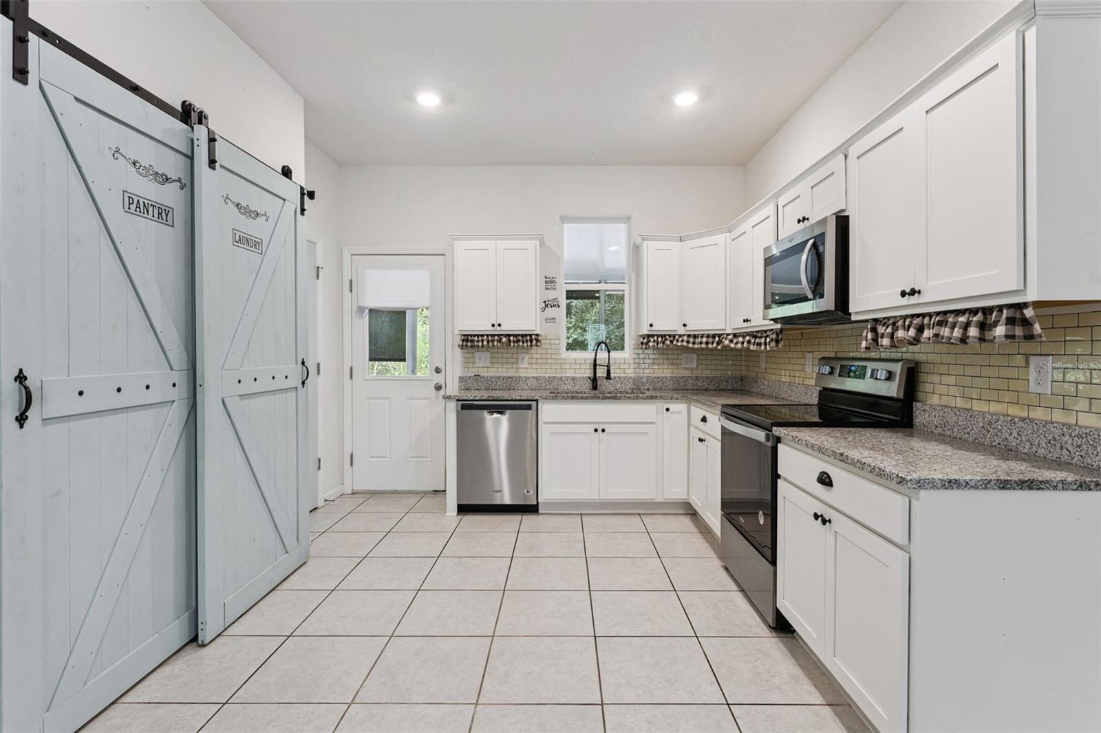 LINCOLN OAKS - Residential