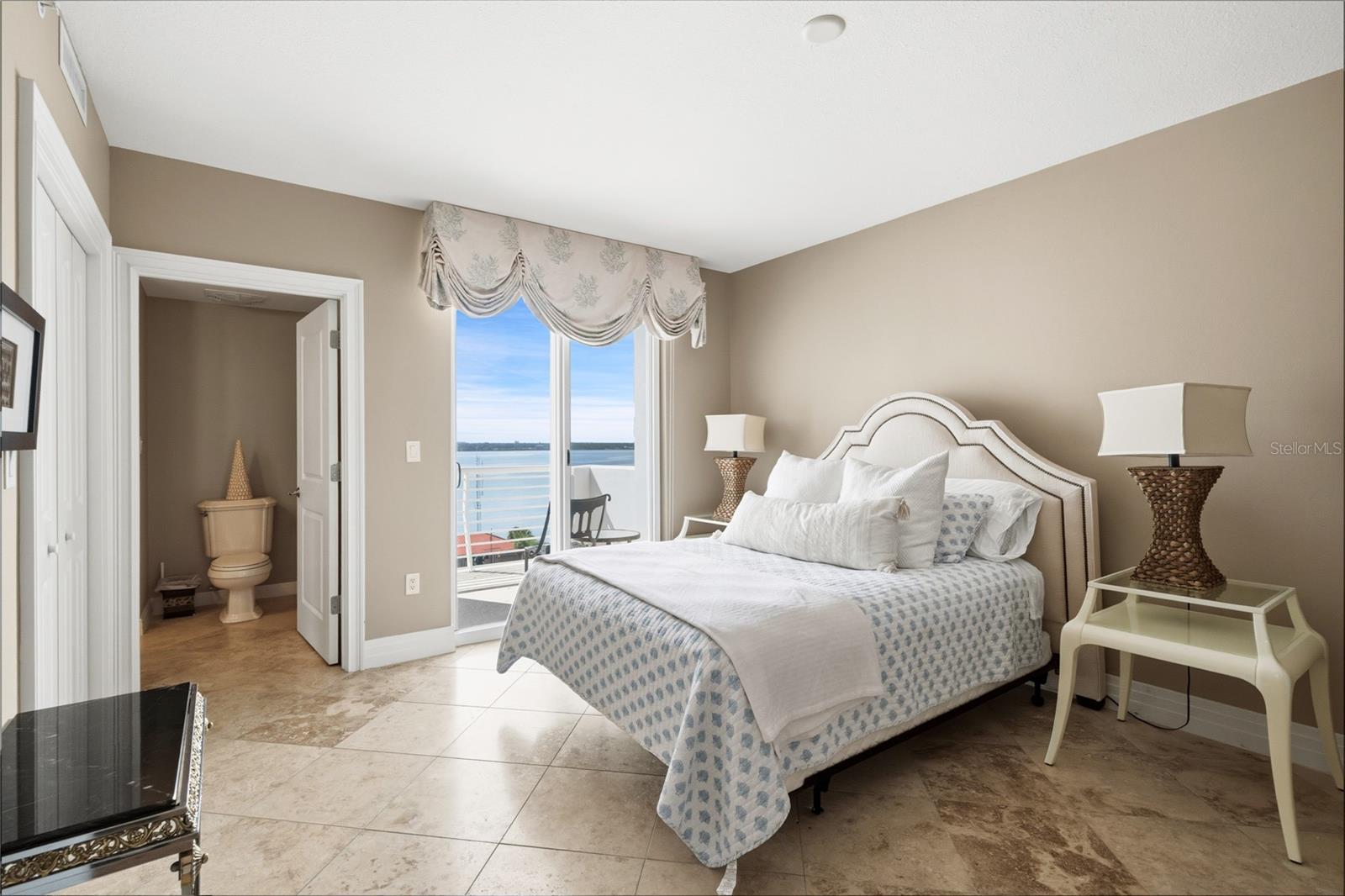 UTOPIA CONDO - Residential
