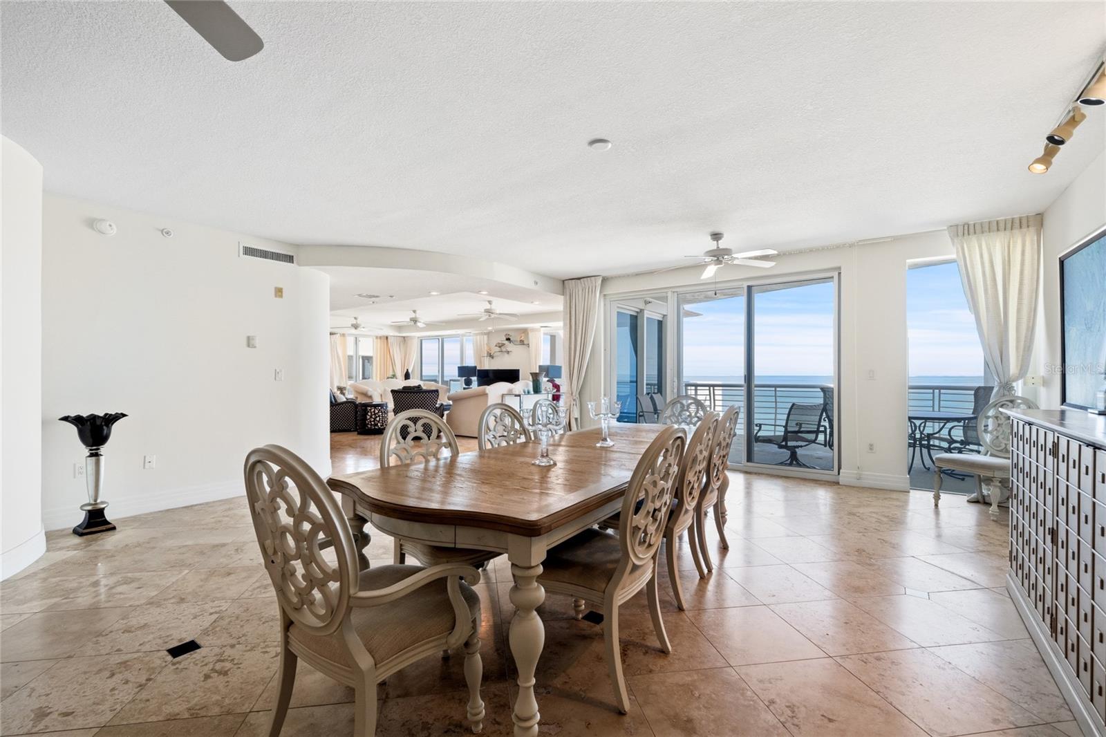 UTOPIA CONDO - Residential