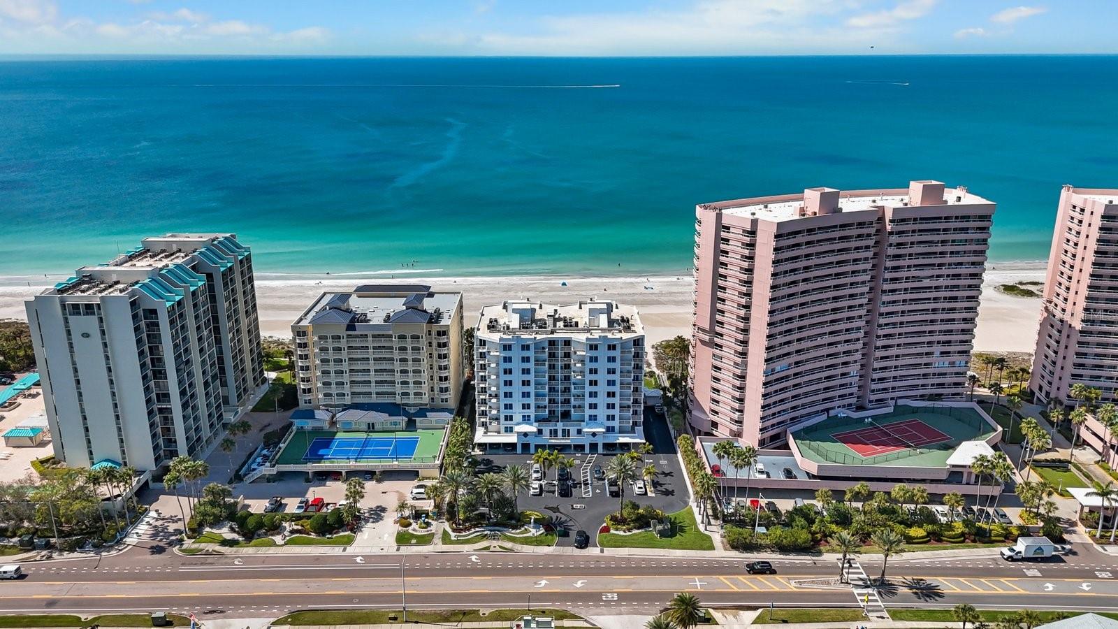 UTOPIA CONDO - Residential