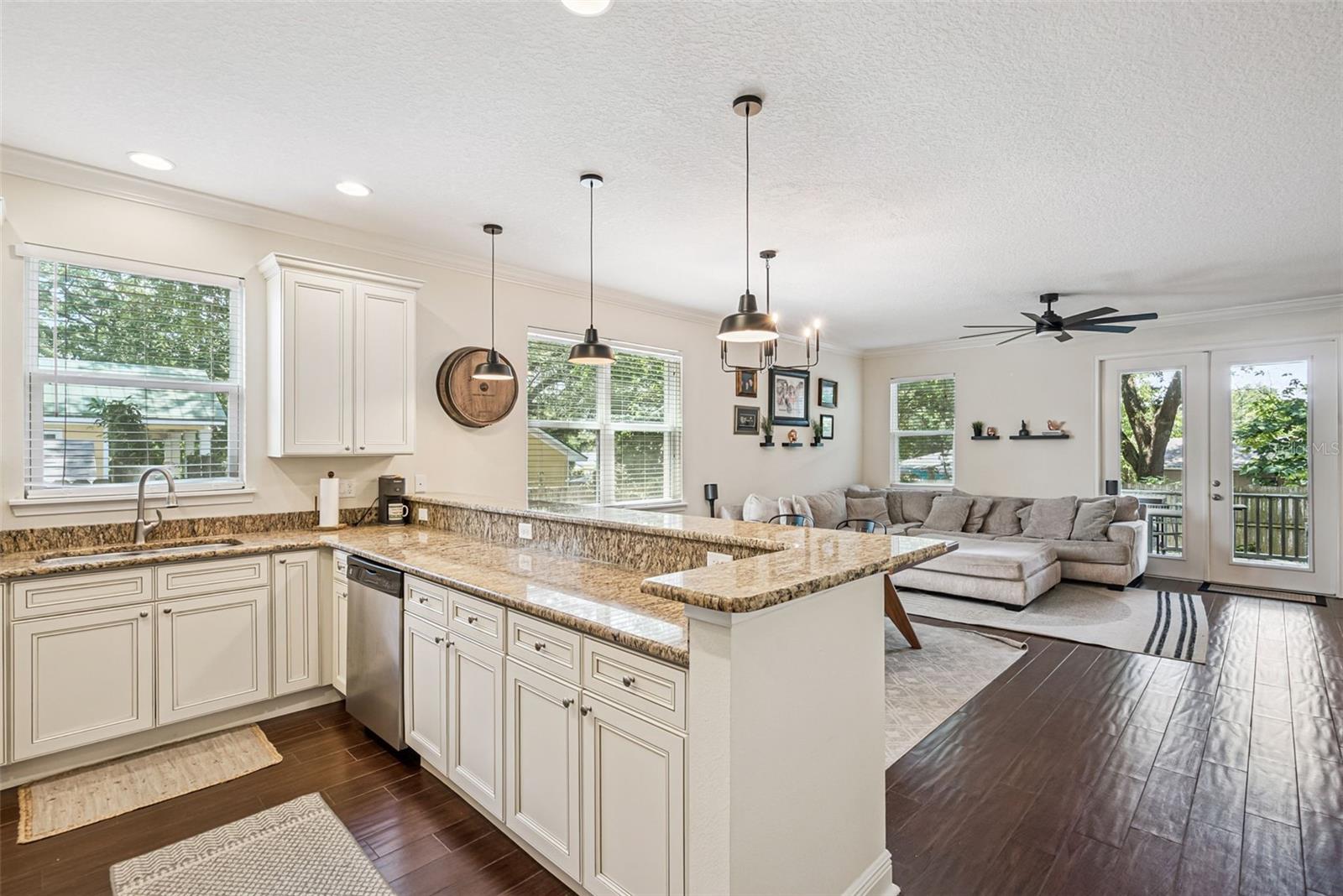 ROLANDO ESTATES - Residential