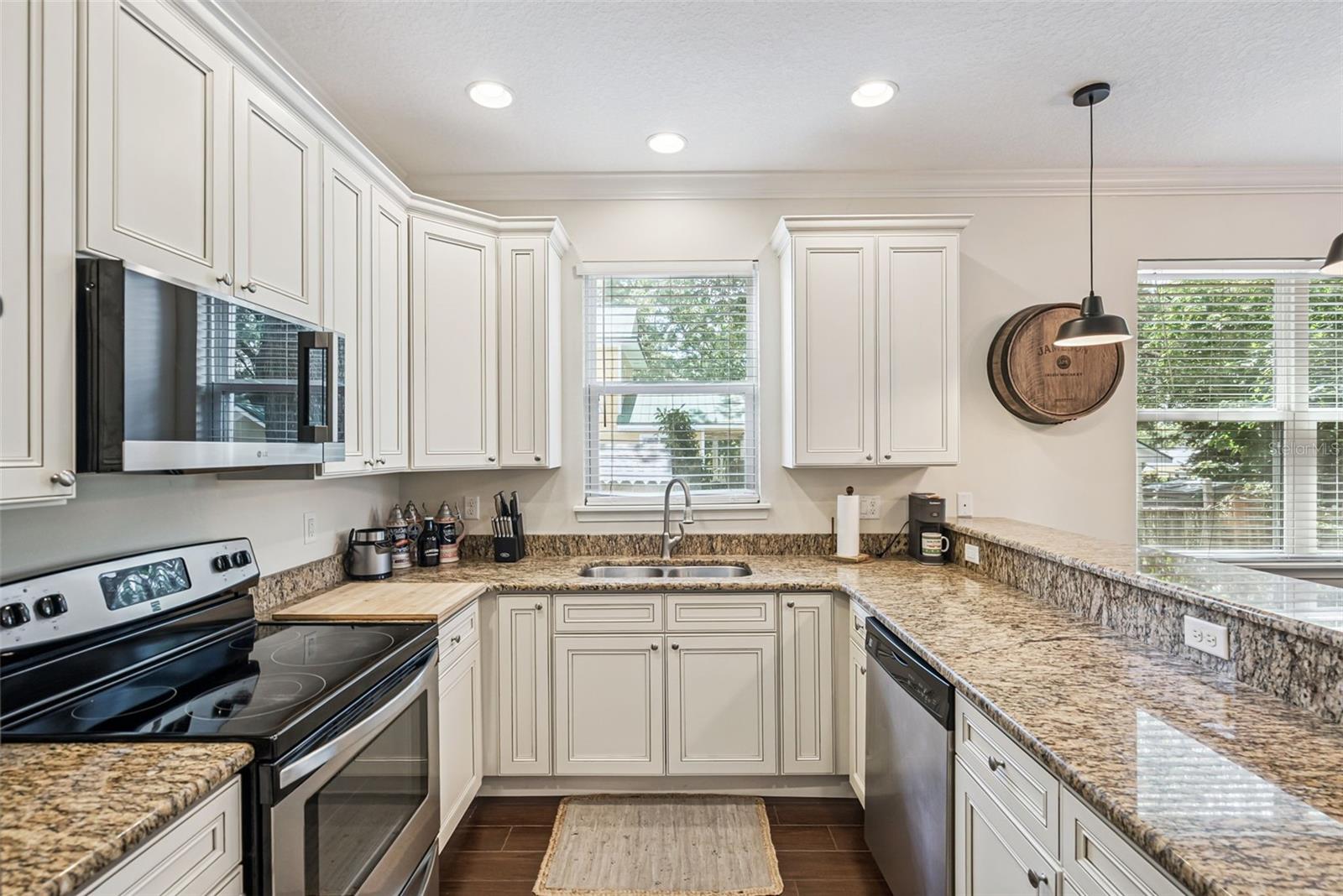 ROLANDO ESTATES - Residential