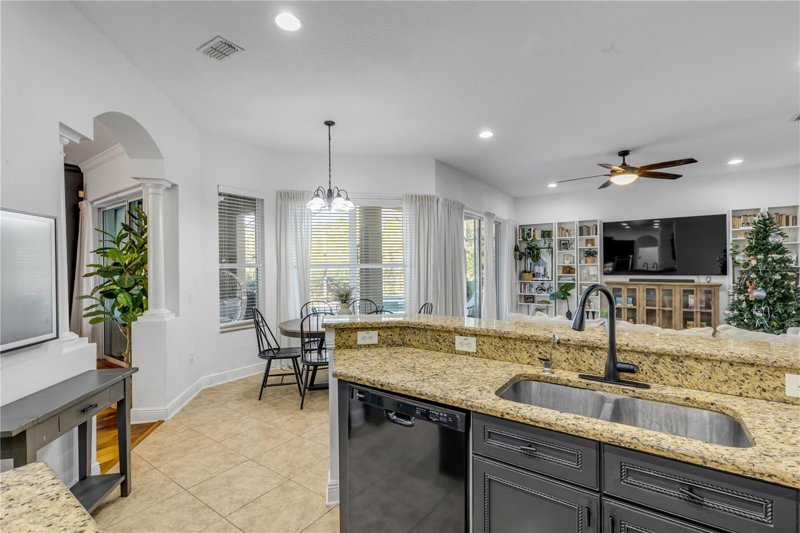 MOUNT DORA LOCH LEVEN PH 05 - Residential
