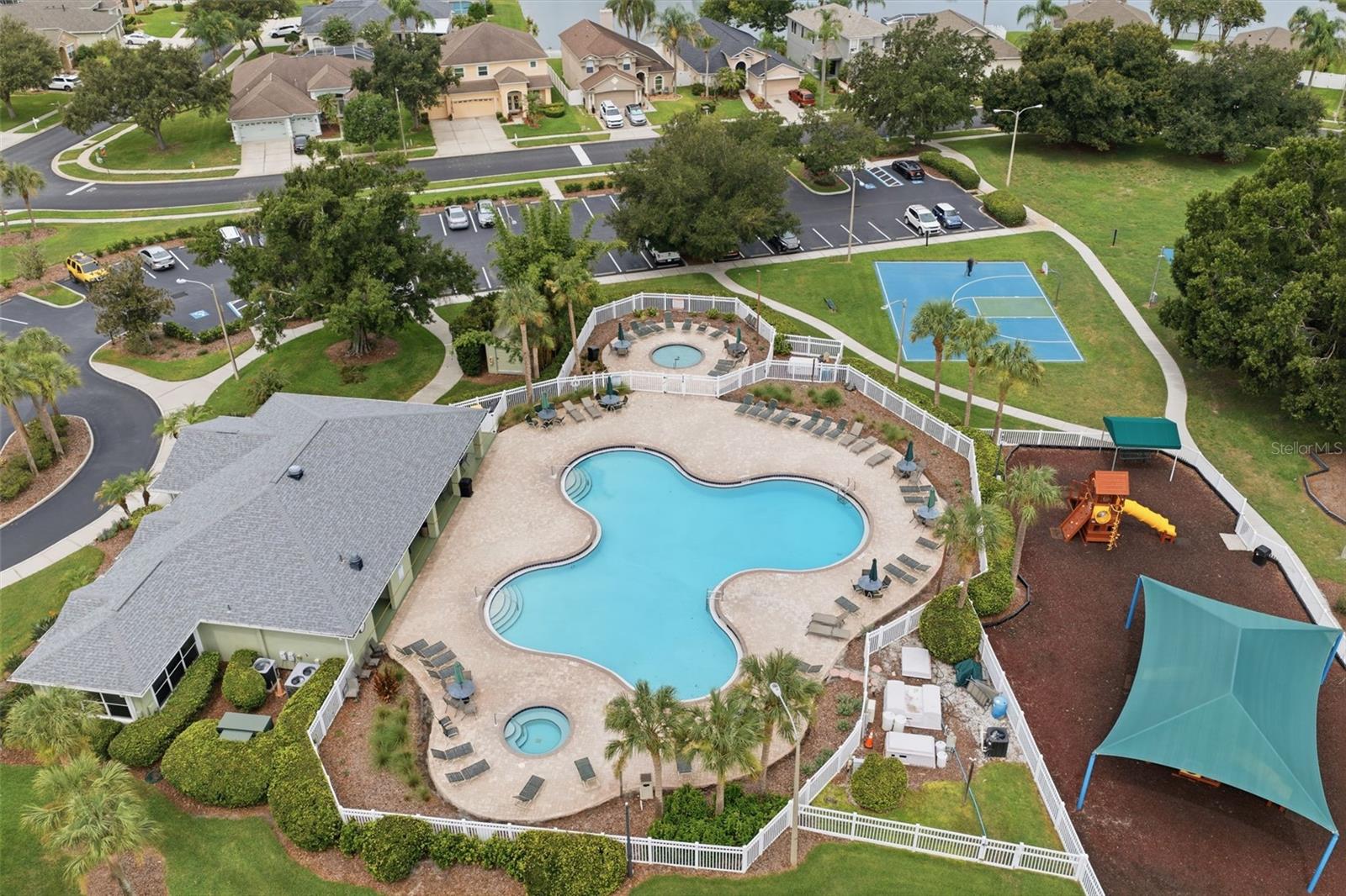 GRAND OAKS - Residential