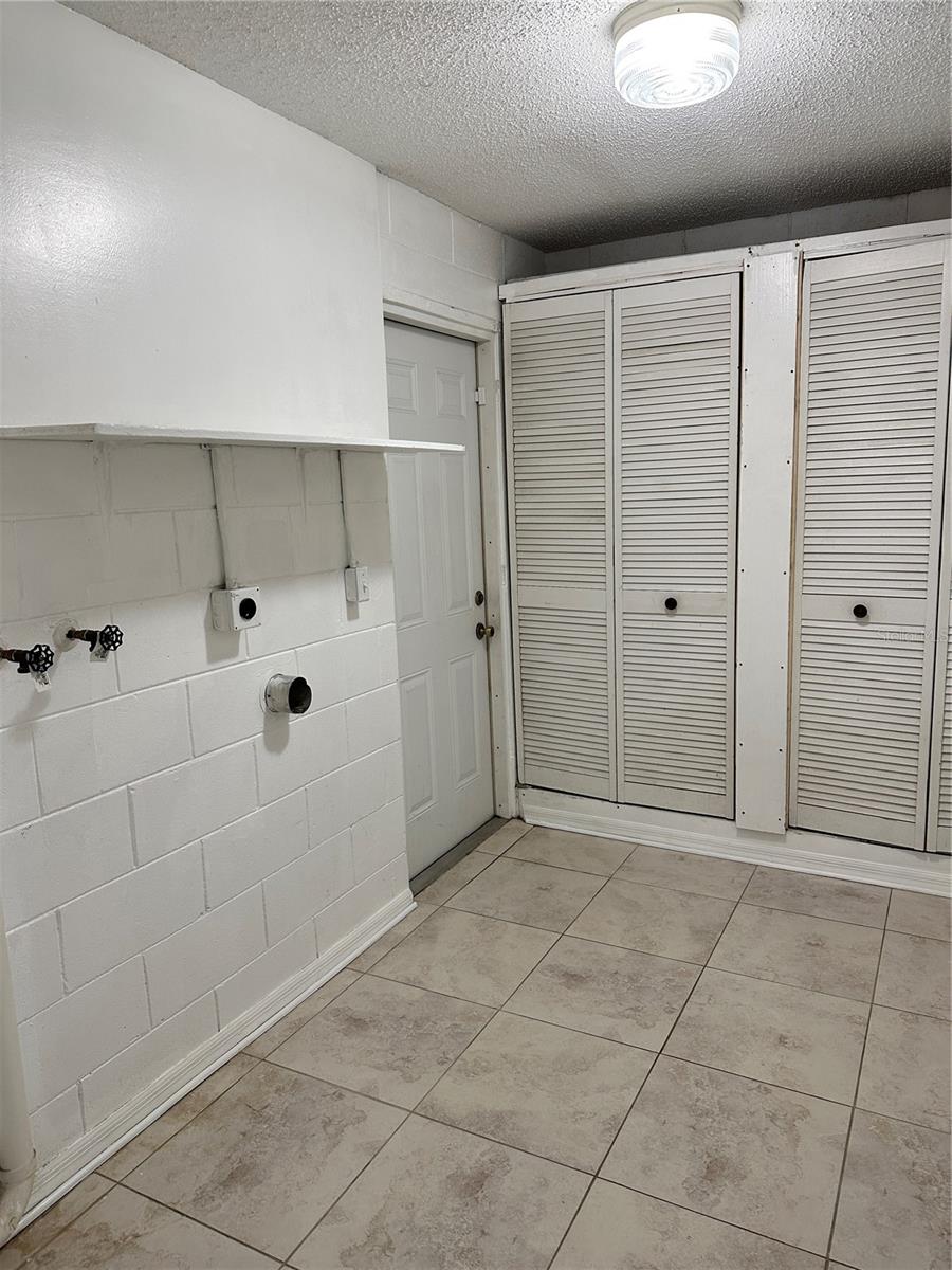 CRESTLAND ESTATES - Residential Lease