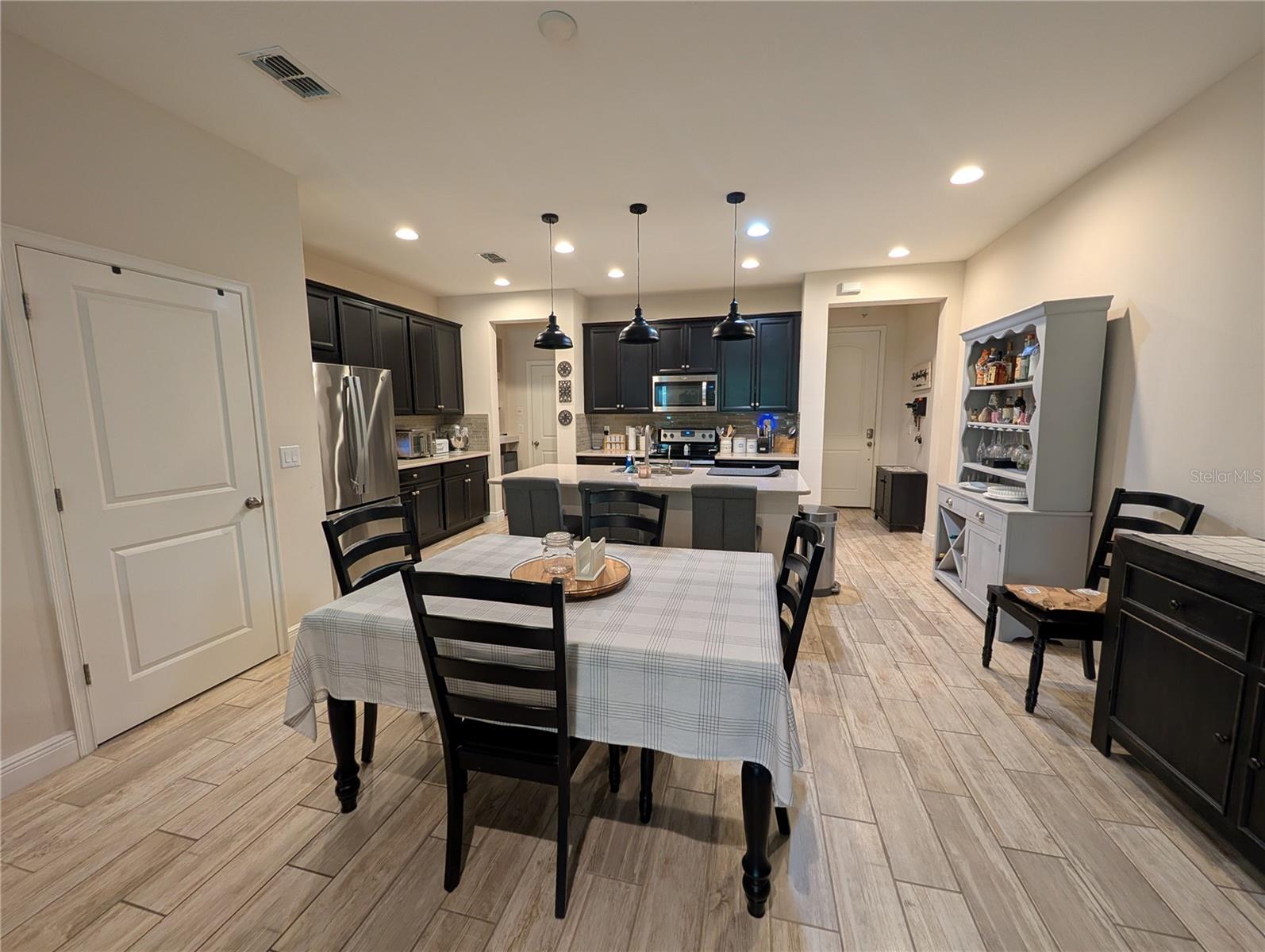 LAKESHORE PRESERVE - Residential Lease