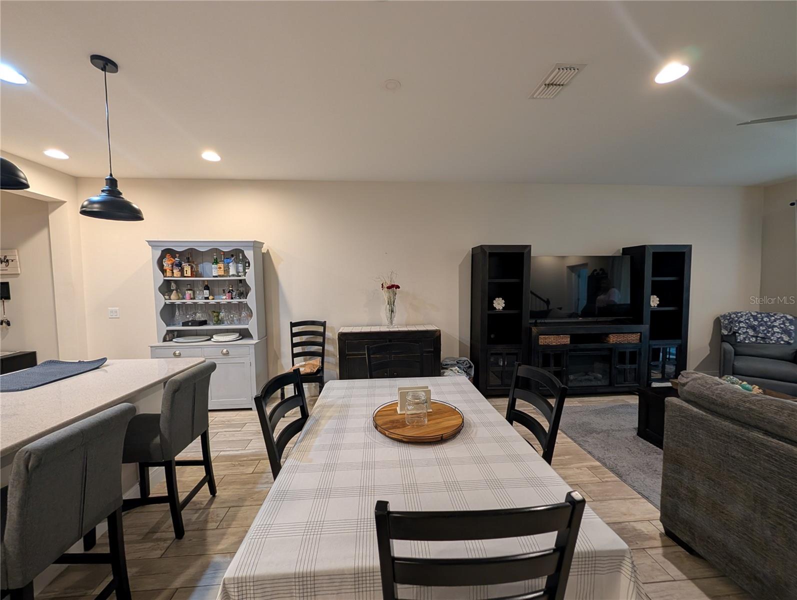 LAKESHORE PRESERVE - Residential Lease